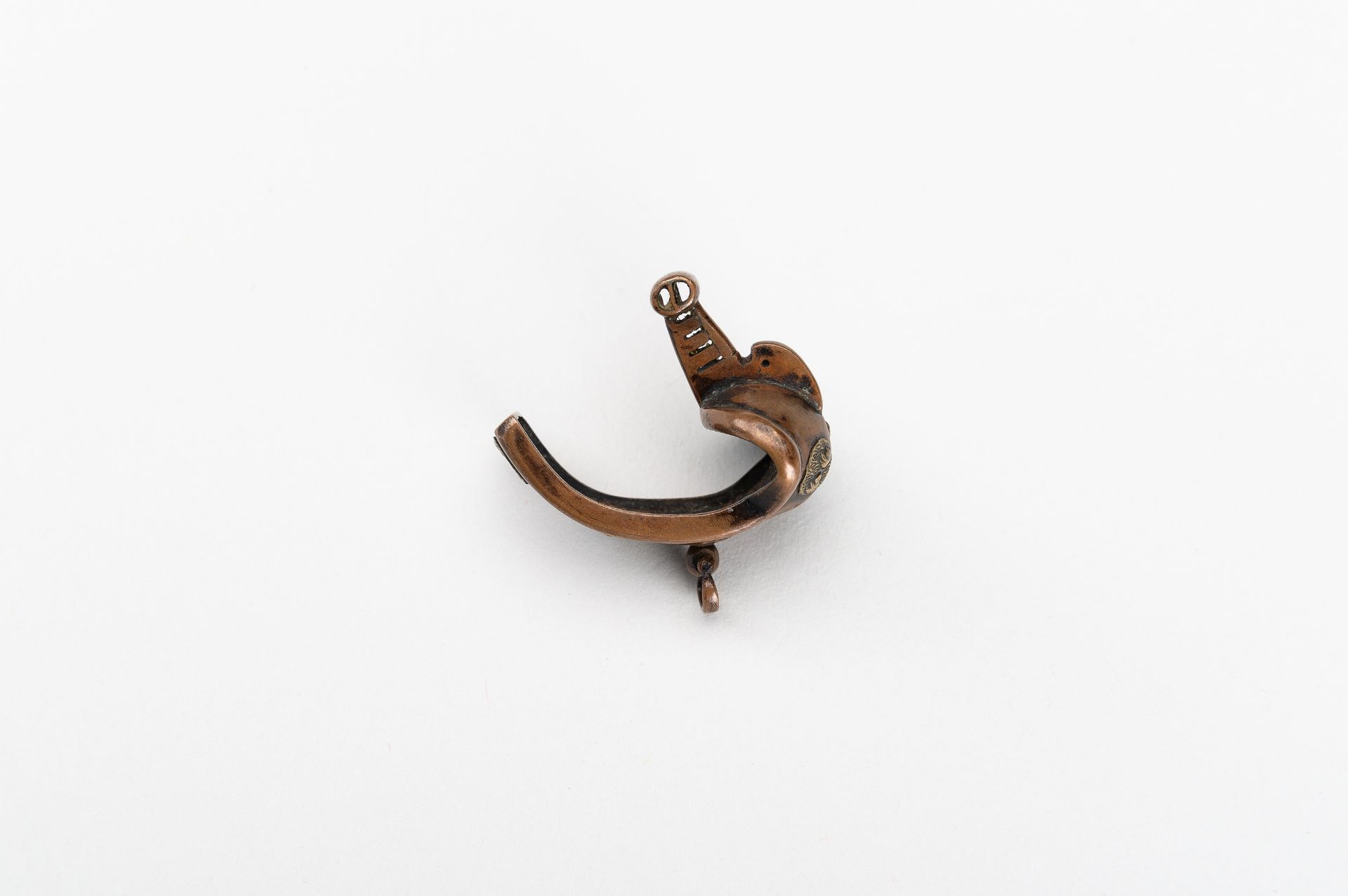 A MIXED METAL NETSUKE OF AN ABUMI (STIRRUP) - Image 7 of 11