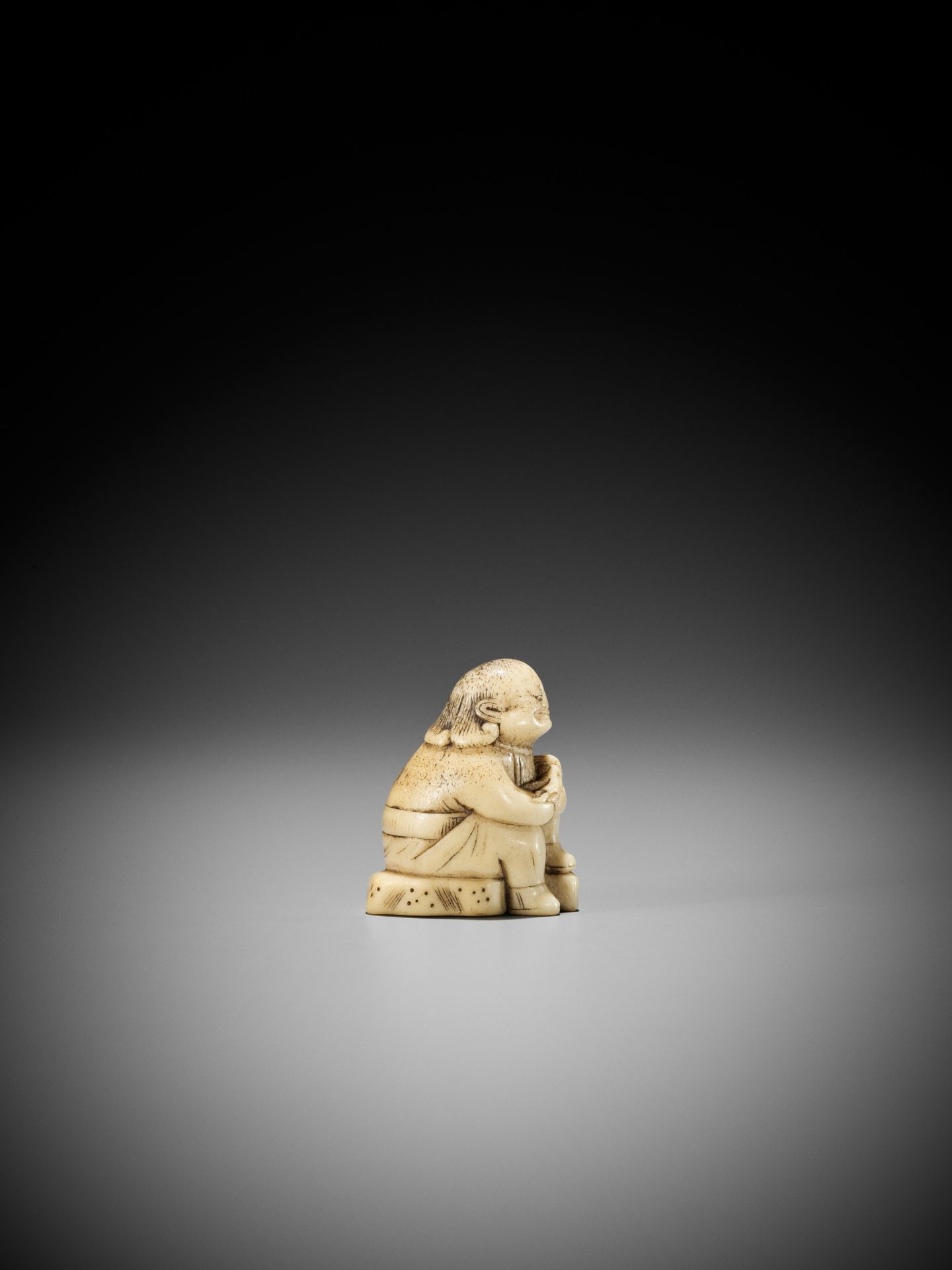A RARE STAG ANTLER NETSUKE OF AN ISLANDER - Image 8 of 9