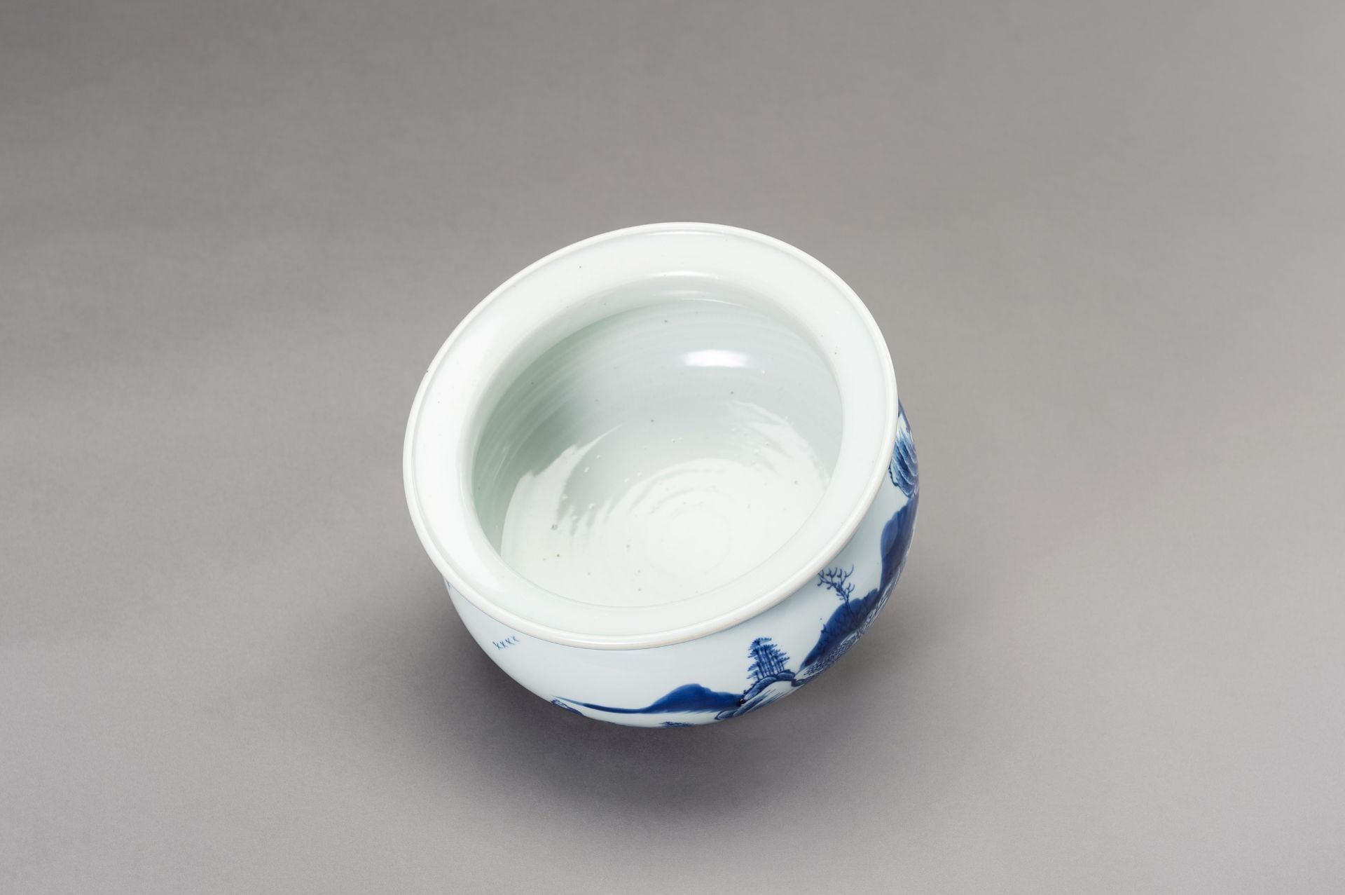 A LARGE BLUE AND WHITE TRIPOD CENSER, QING DYNASTY - Image 10 of 13