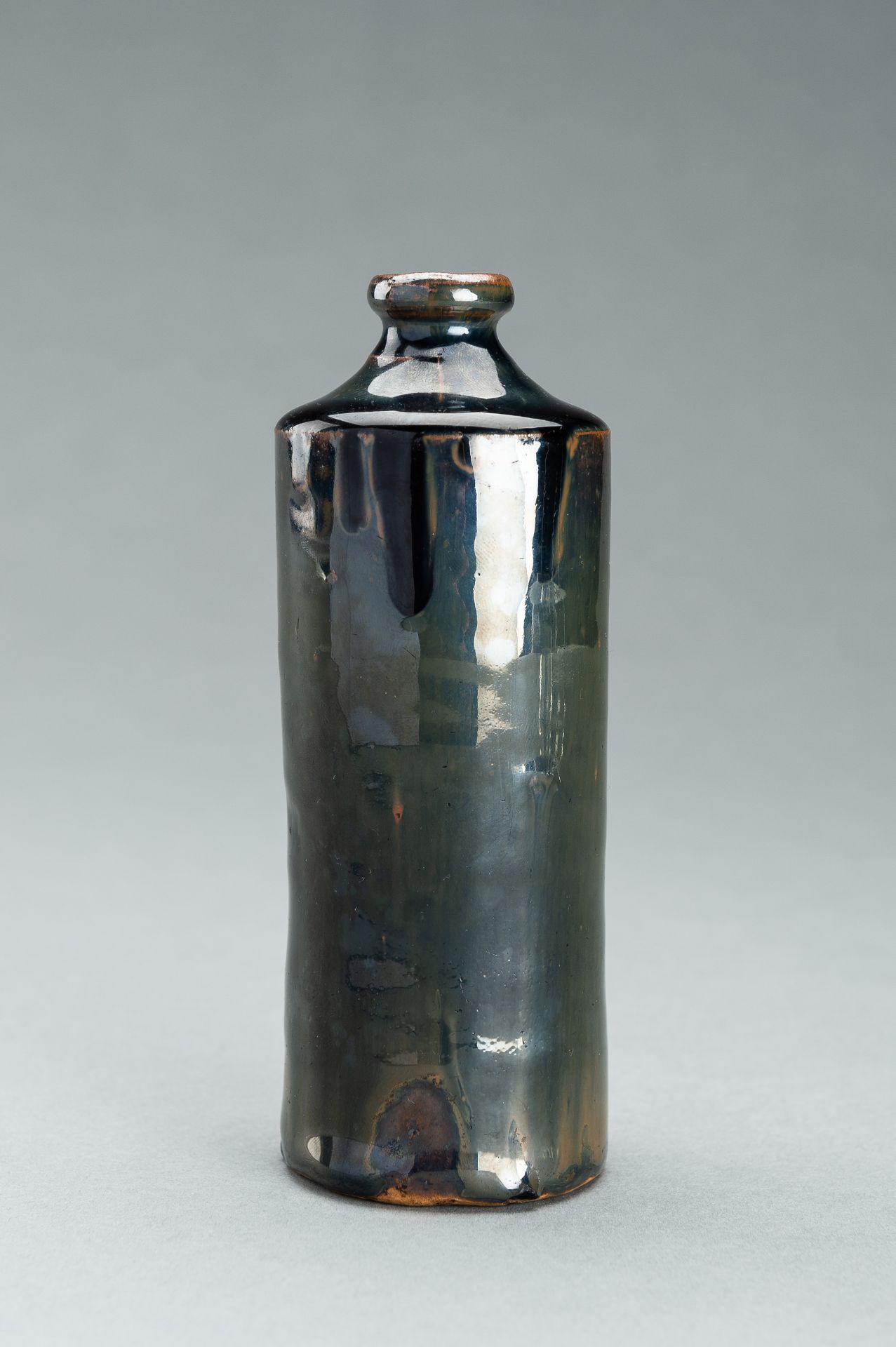 A SMALL BLACK GLAZED SONG DYNASTY VASE - Image 8 of 11