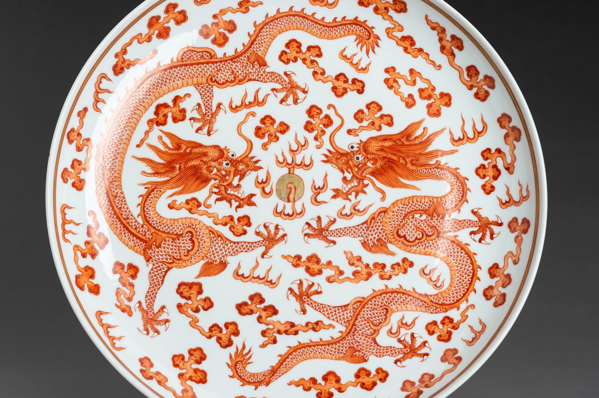 A LARGE IRON-RED 'DRAGONS' PORCELAIN DISH - Image 3 of 9