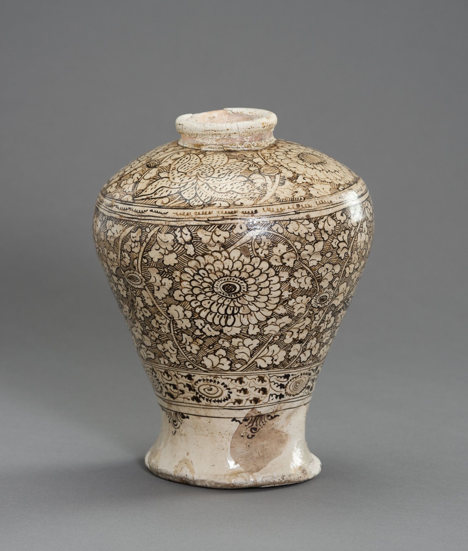 A CIZHOU Â´FLORALÂ´ BALUSTER VASE