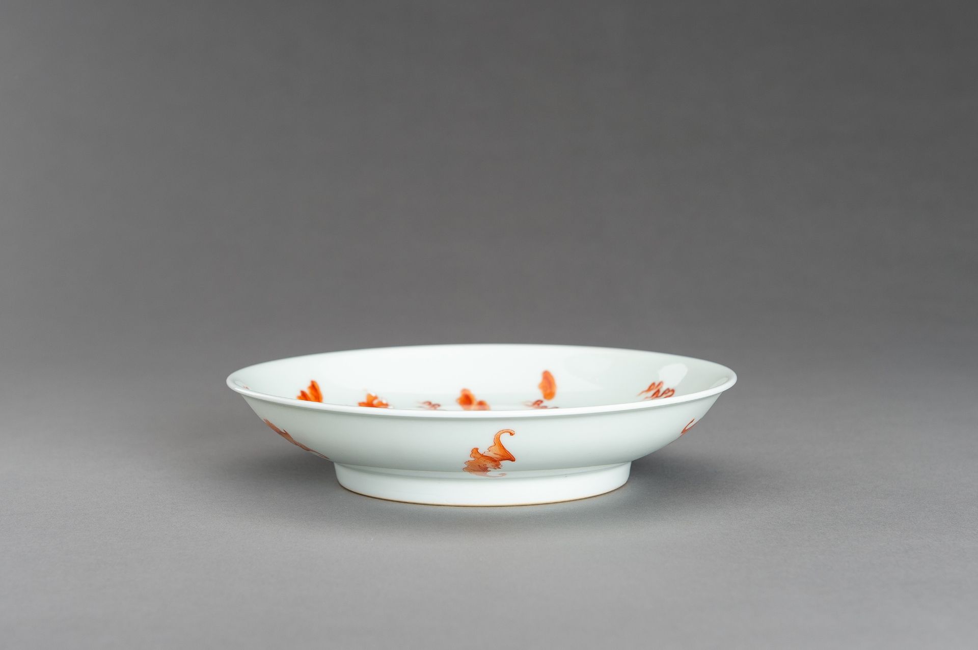 AN IRON-RED 'DRAGON AND BATS' PORCELAIN DISH - Image 6 of 10