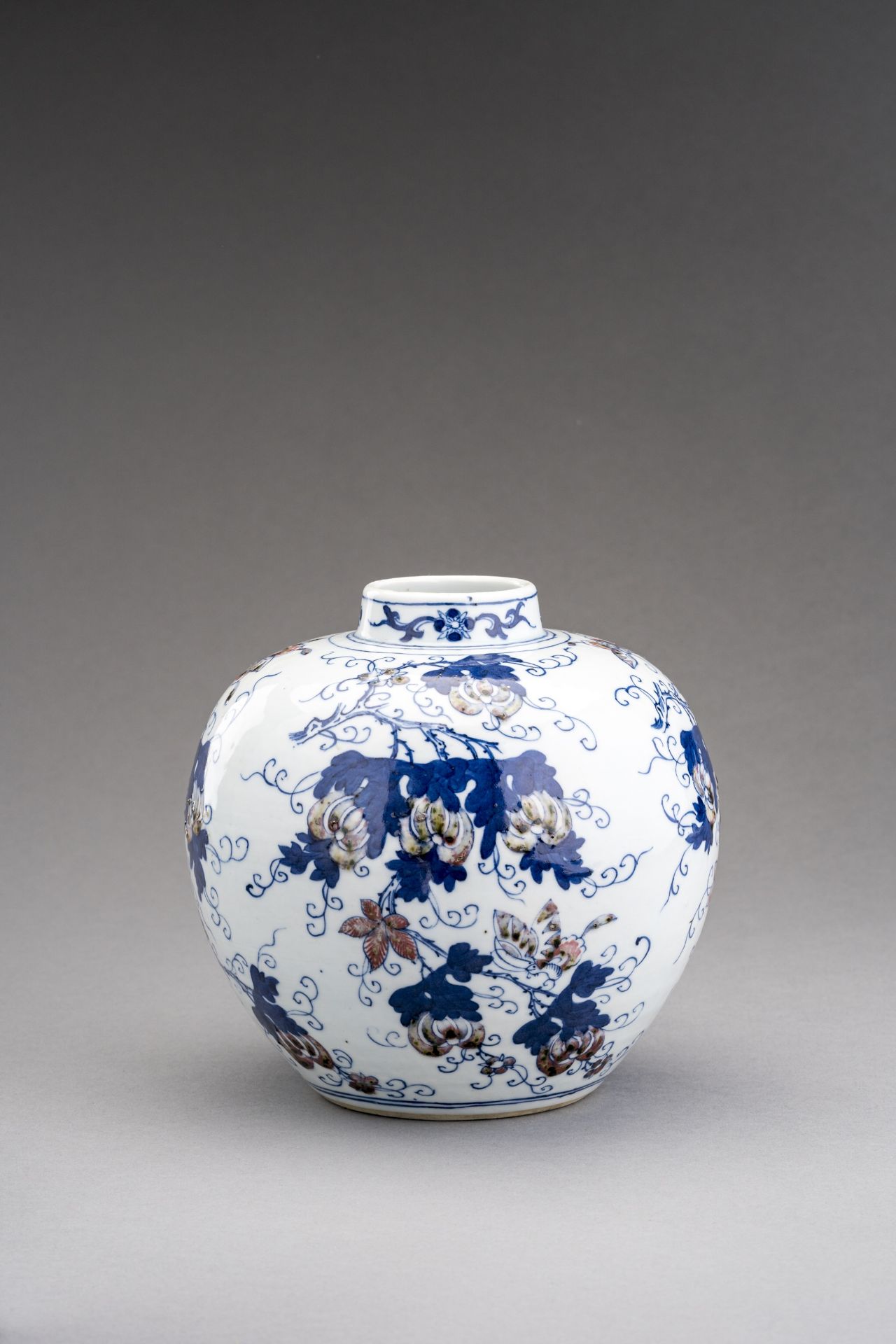 A BLUE AND COPPER RED PORCELAIN GINGER JAR, QING DYNASTY - Bild 2 aus 7