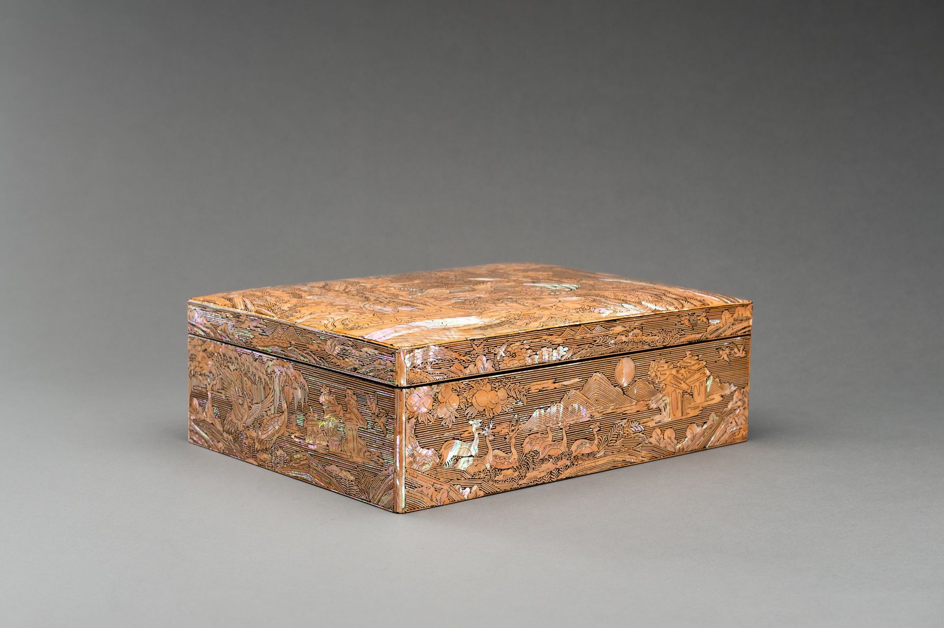 A MOTHER-OF-PEARL INLAID WOOD BOX AND COVER - Image 4 of 16