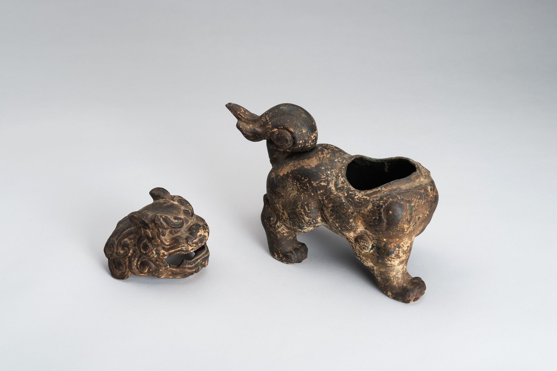 A CAST-IRON 'BUDDHIST LION' INCENSE BURNER, EDO - Image 10 of 13