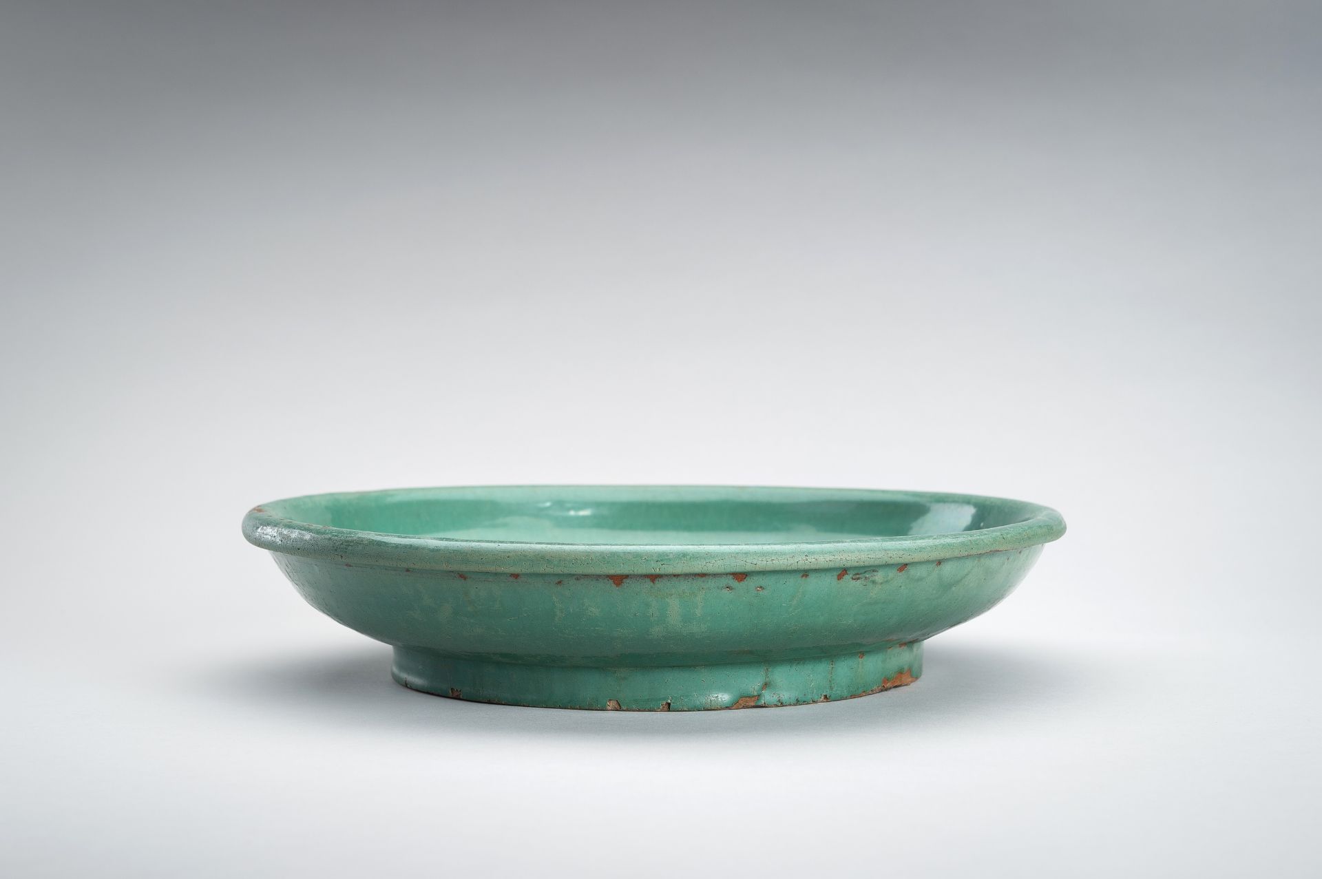 A RARE CELADON PORCELAIN CHARGER - Image 3 of 11