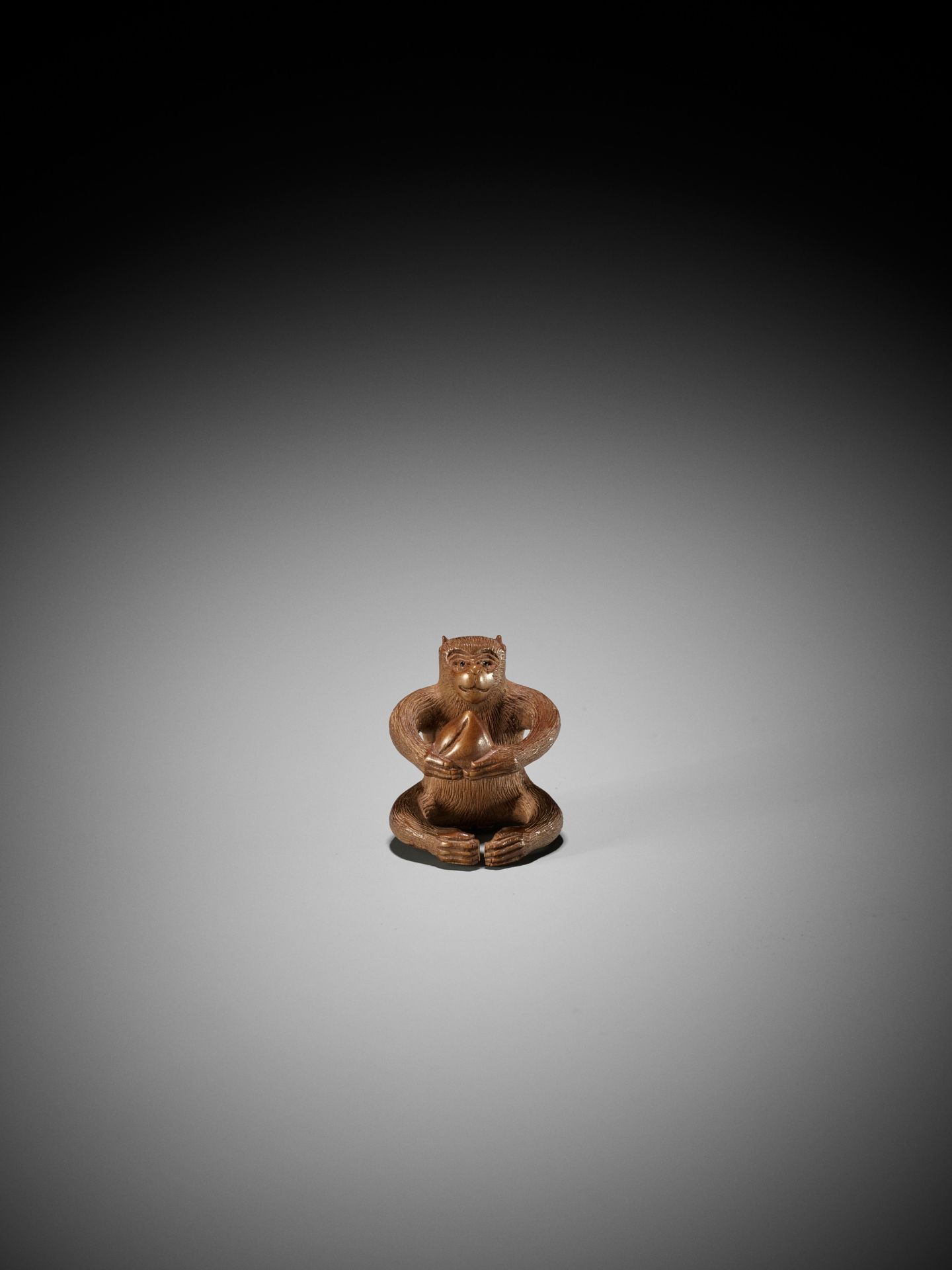 AN AMUSING WOOD NETSUKE OF A MONKEY WITH PEACH - Image 2 of 7