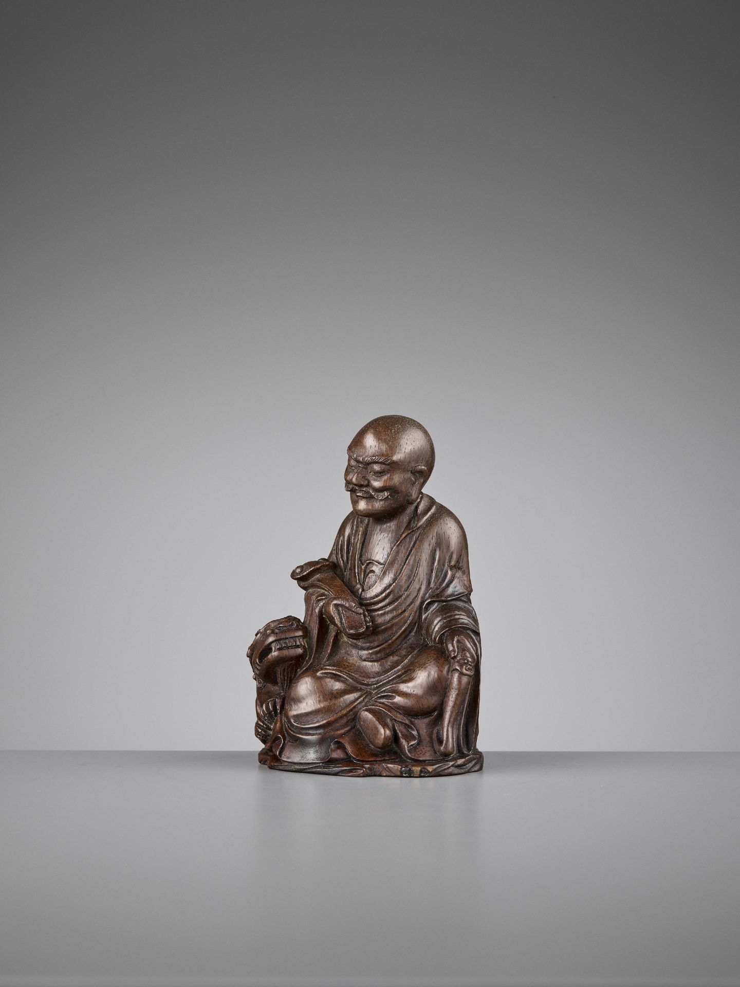 A BAMBOO FIGURE OF A LUOHAN AND BUDDHIST LION, QING - Image 3 of 10