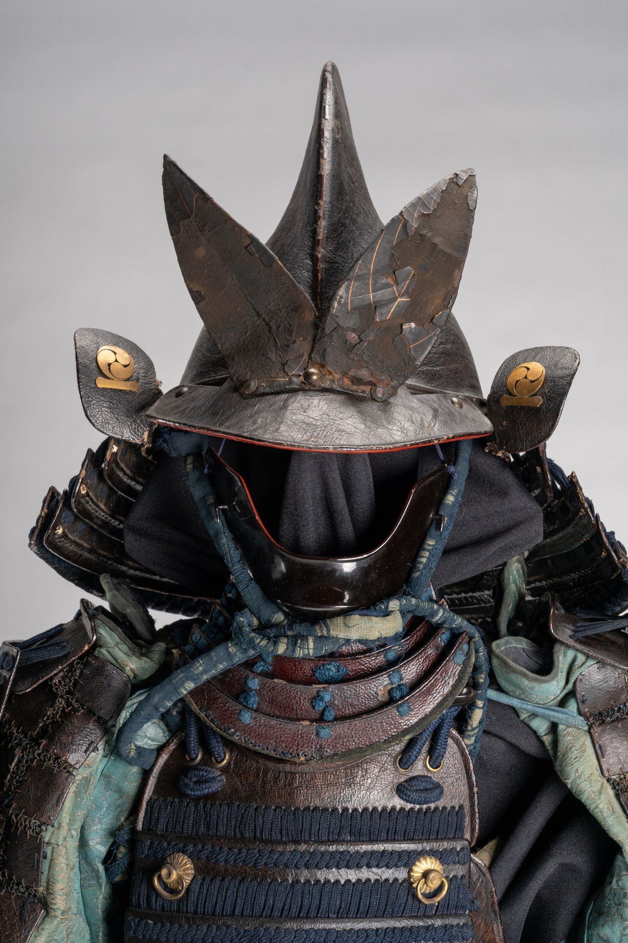 A SUIT OF ARMOR WITH EBOSHI KABUTO - Image 9 of 11