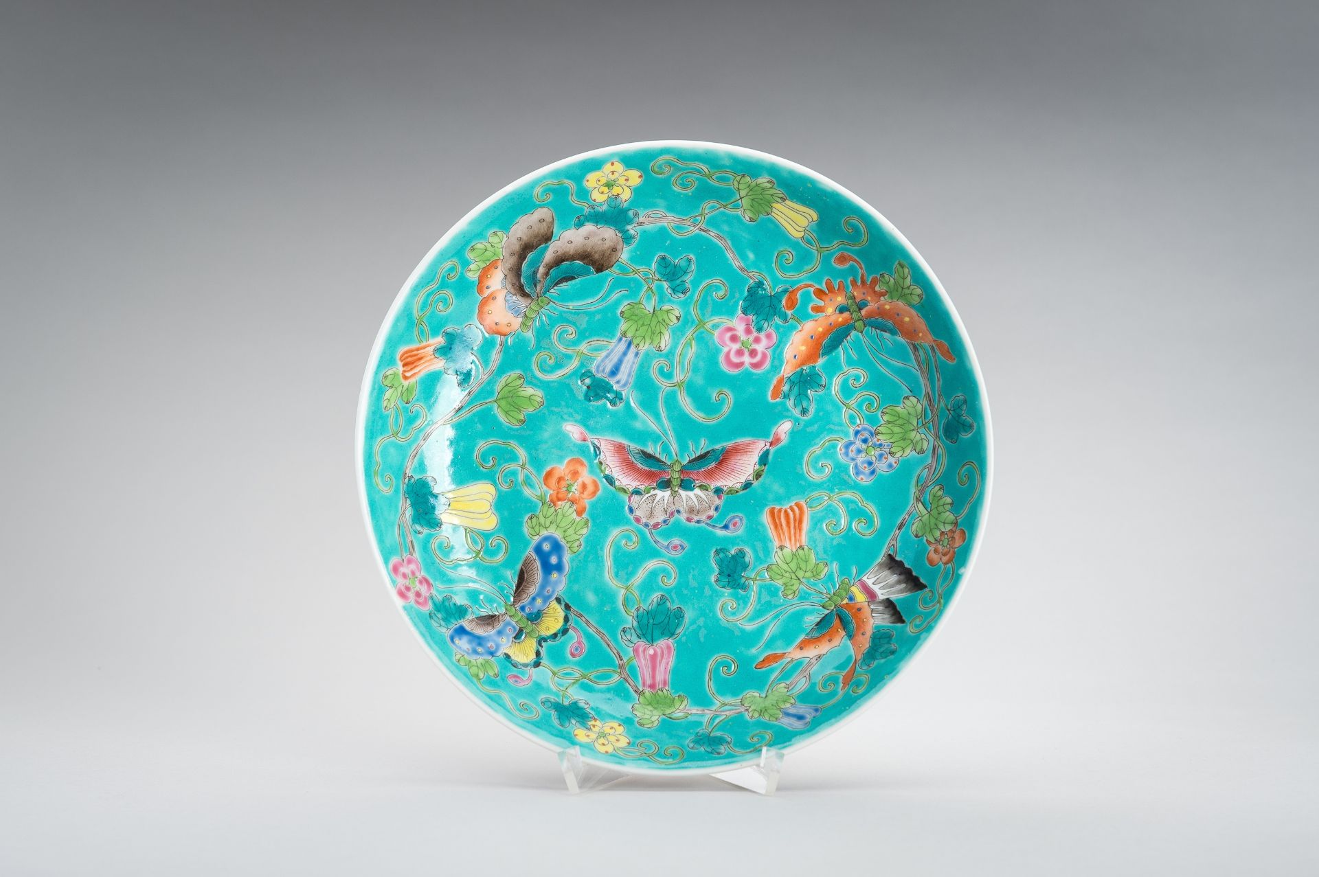 A TURQUOISE GROUND 'BUTTERFLIES' PORCELAIN DISH, GUANGXU MARK AND PERIOD - Image 2 of 9