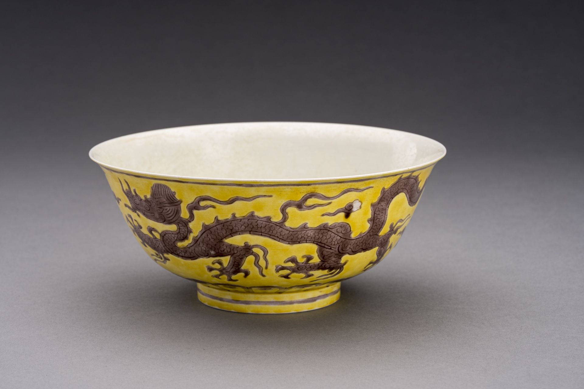 A YELLOW GROUND AUBERGINE-ENAMELED 'DRAGON' PORCELAIN BOWL