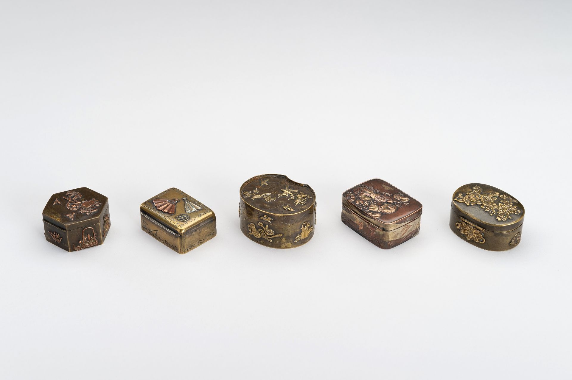 A LOT WITH FIVE SMALL METAL BOXES, MEIJI - Image 16 of 19