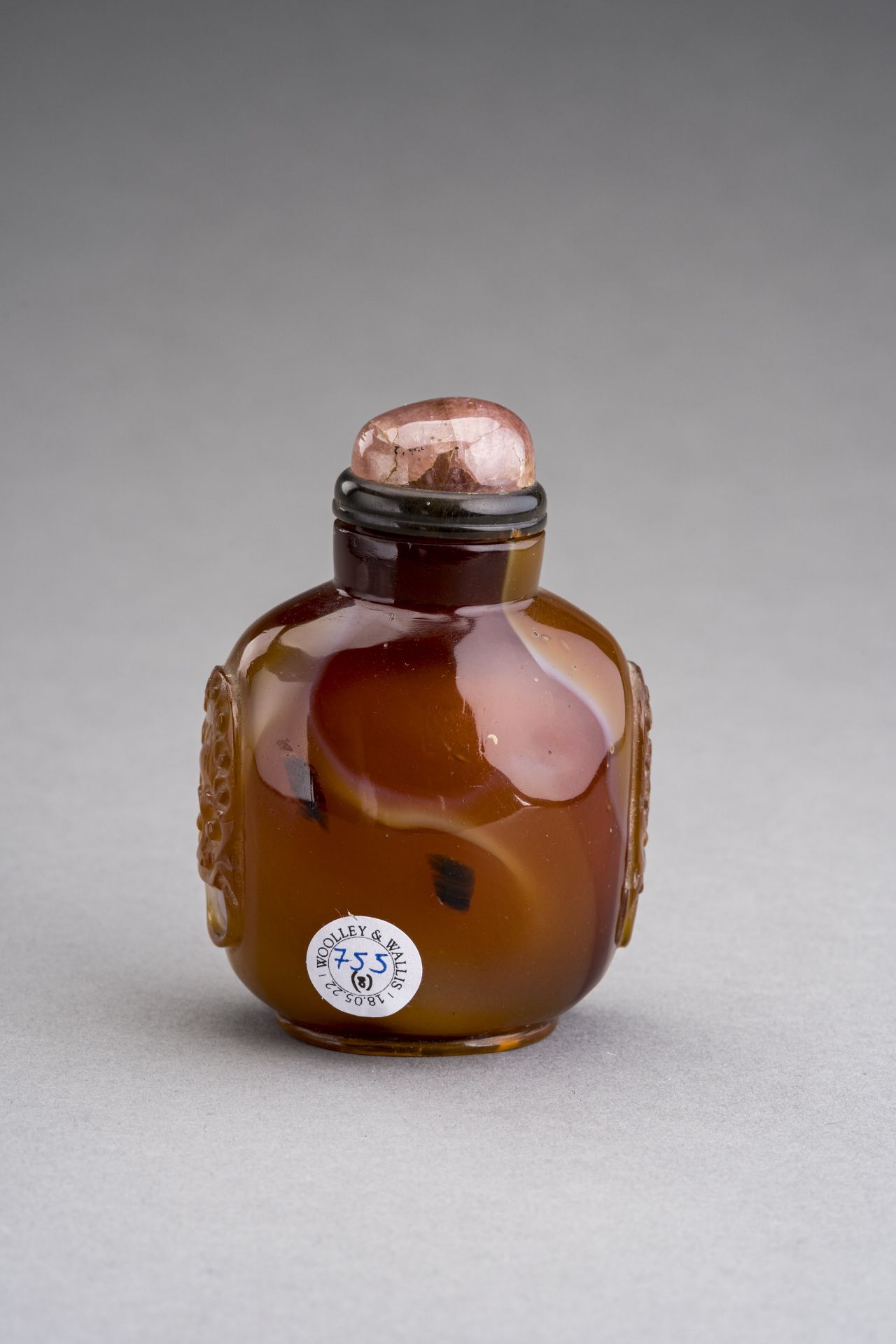 AN AGATE SNUFF BOTTLE, QING DYNASTY - Image 3 of 6