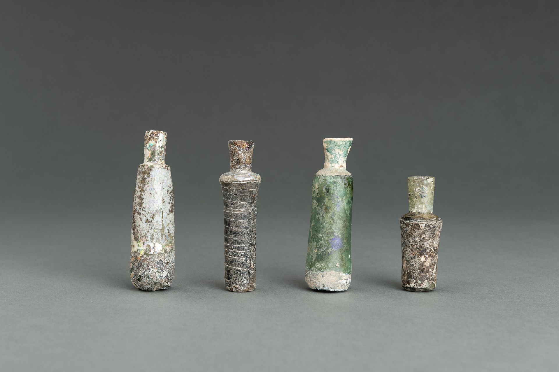 A GROUP OF FOUR FINE ROMAN MINIATURE GLASS BOTTLES - Image 10 of 13