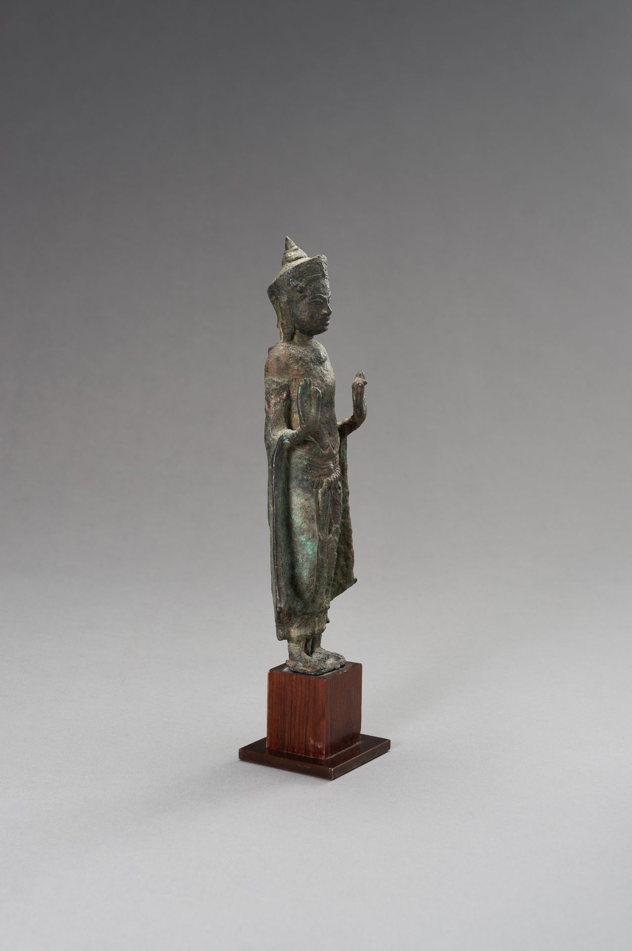 A KHMER BRONZE FIGURE OF A CROWNED BUDDHA, 13TH CENTURY - Image 9 of 12