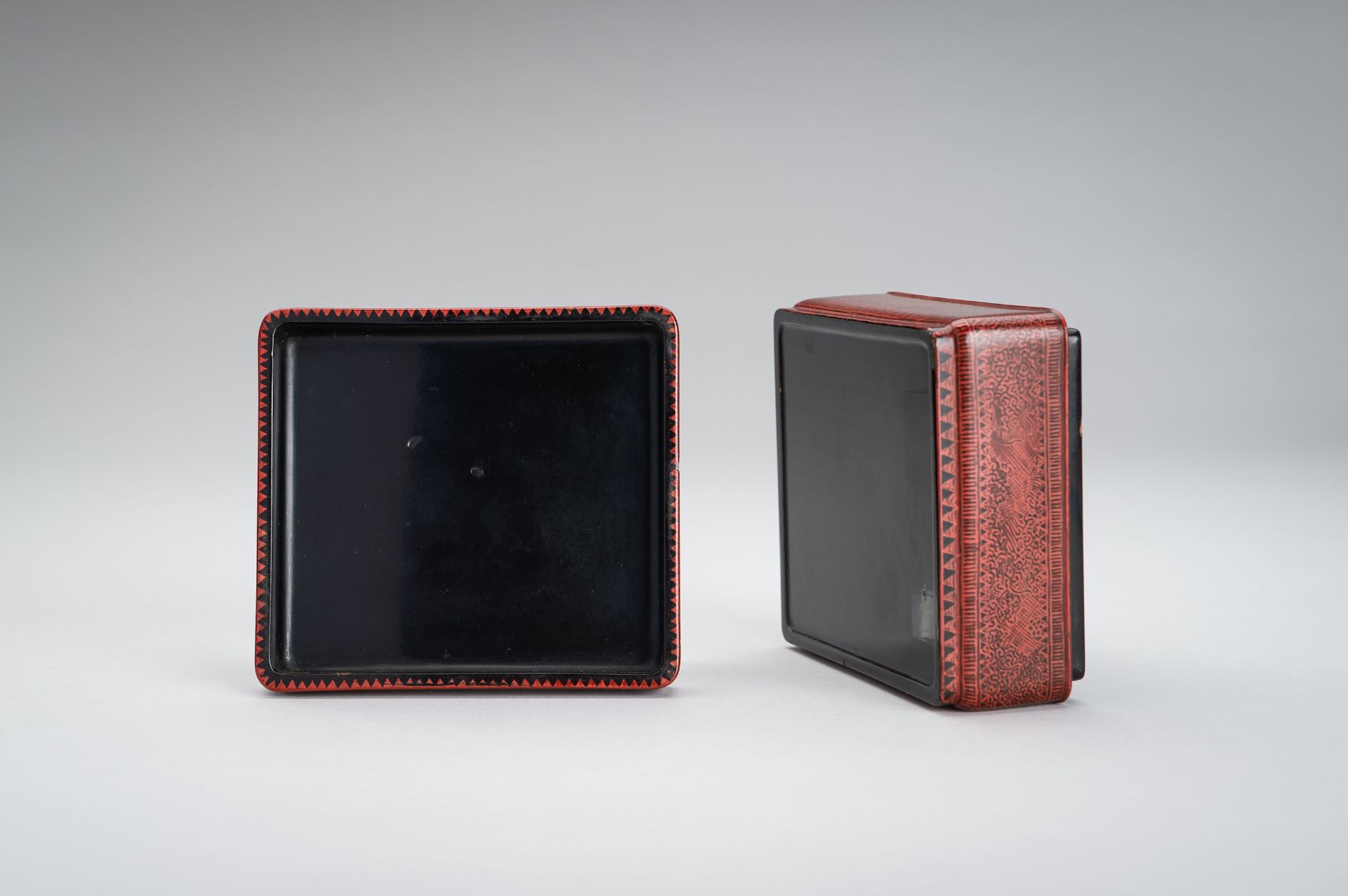 A GROUP OF THREE LACQUER BOXES - Image 12 of 16