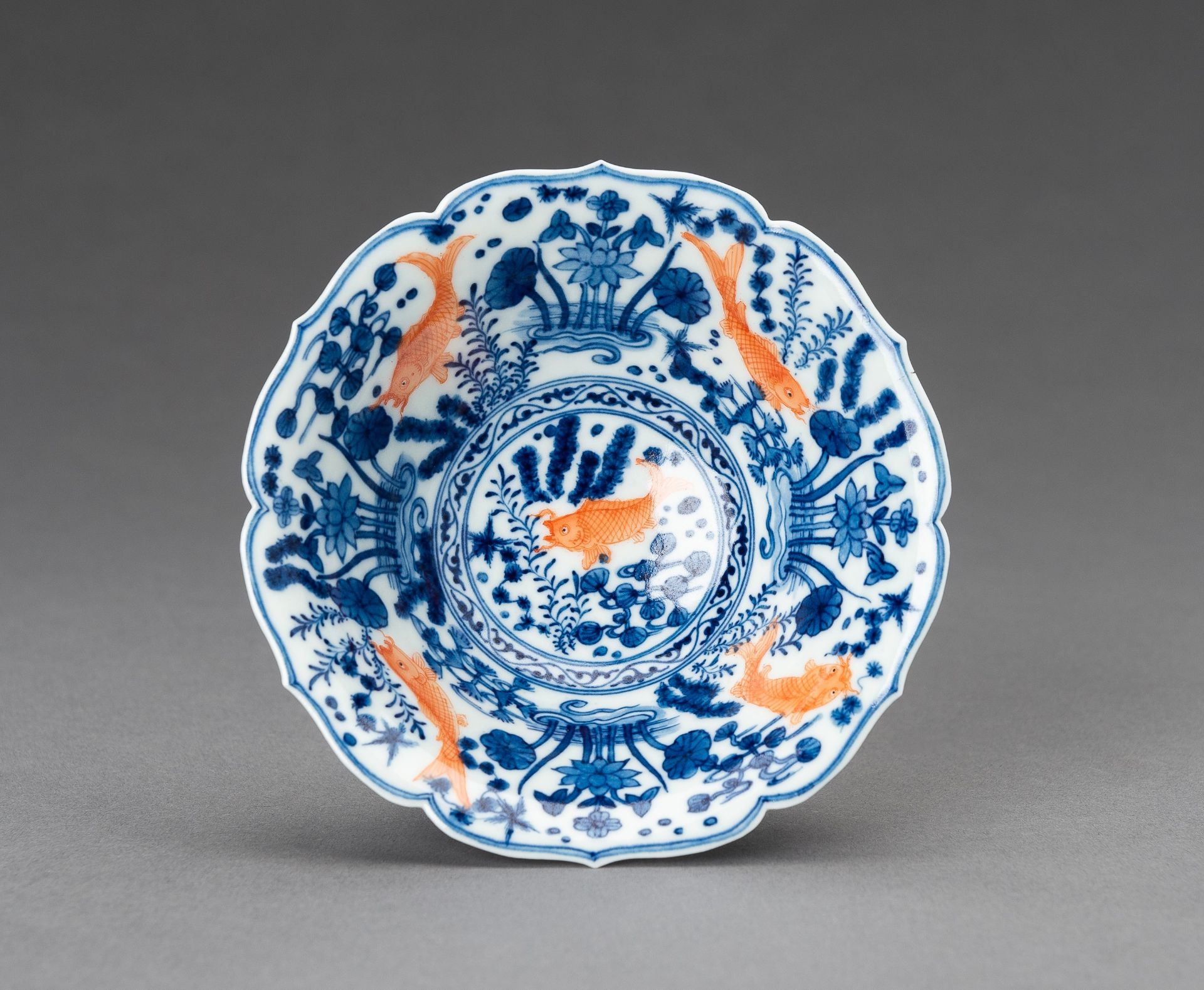 A FINE BLUE AND WHITE 'GOLDFISH' PORCELAIN BOWL, c. 1920s