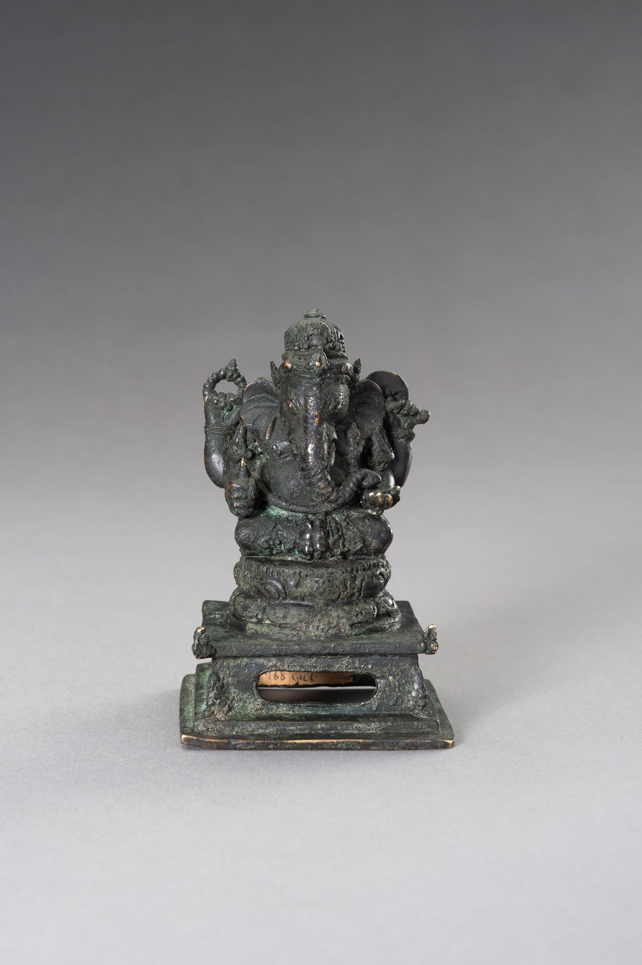 A BRONZE FIGURE OF GANESHA - Bild 5 aus 9