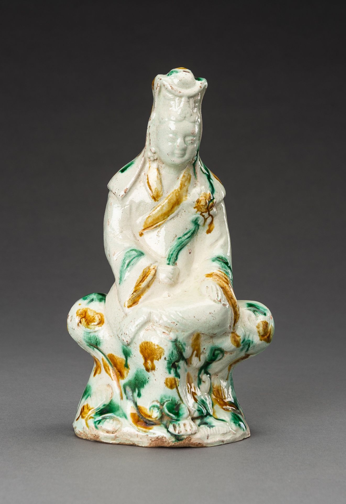 A SANCAI GLAZED CERAMIC FIGURE OF GUANYIN, 1920s