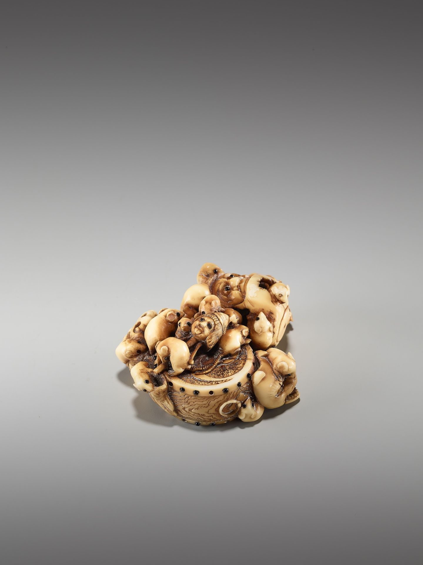 A CHARMING AND RARE IVORY NETSUKE OF A BUNDLE OF RATS WITH DARUMA DOLLS AND MASKS BY MASAMITSU - Image 6 of 10