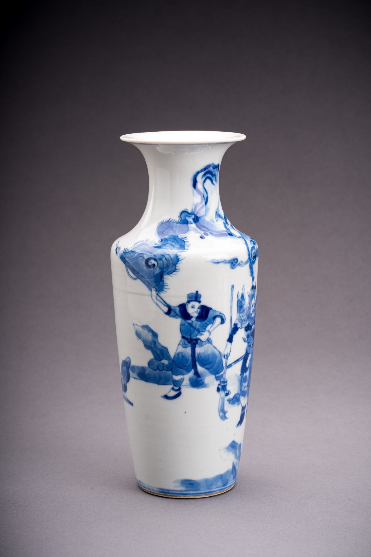 A BLUE AND WHITE PORCELAIN VASE, LATE QING DYNASTY - Image 4 of 8