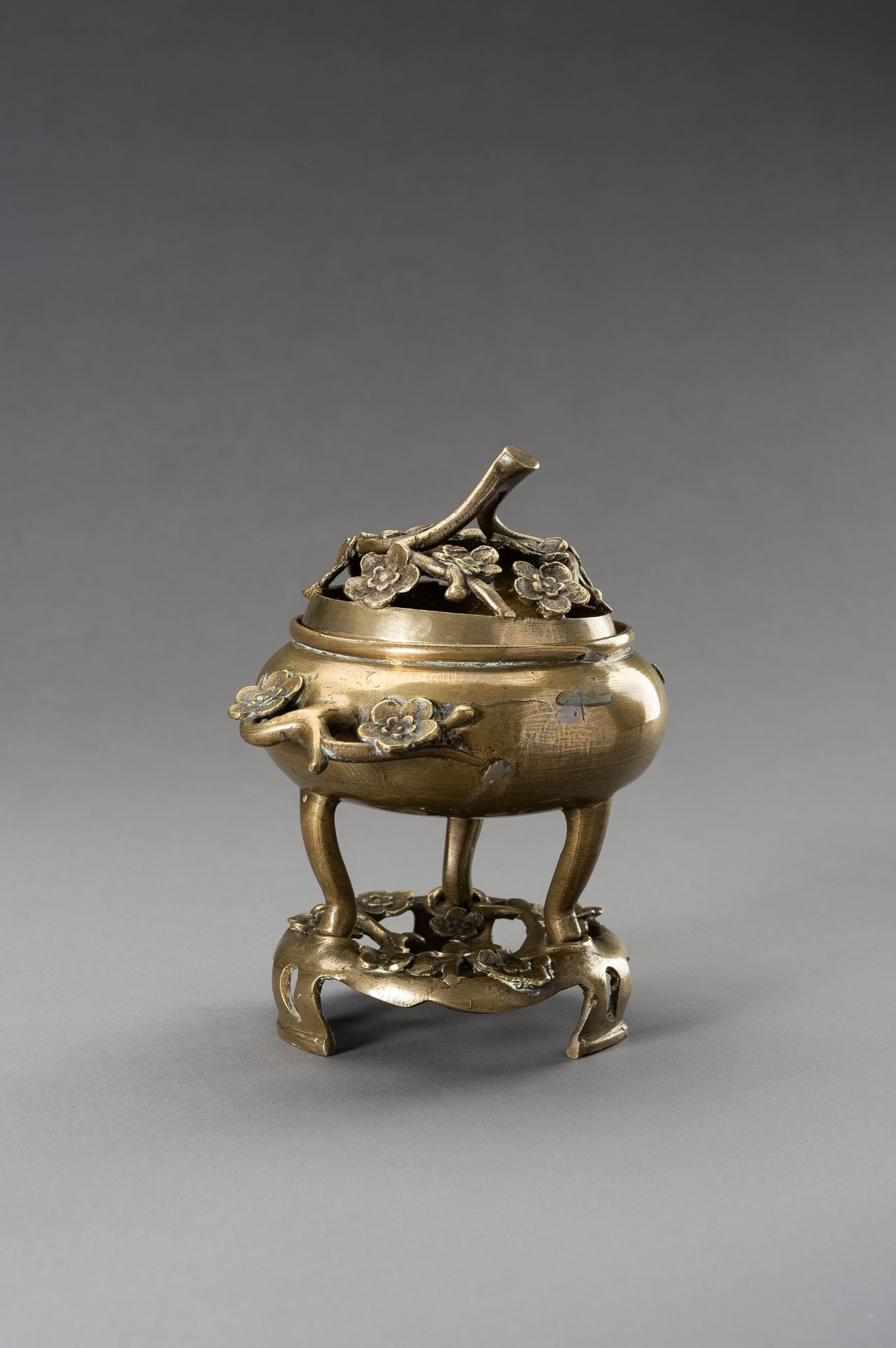 A `CHERRY BLOSSOMS' BRONZE TRIPOD CENSER WITH MATCHING STAND, QING DYNASTY - Image 3 of 12