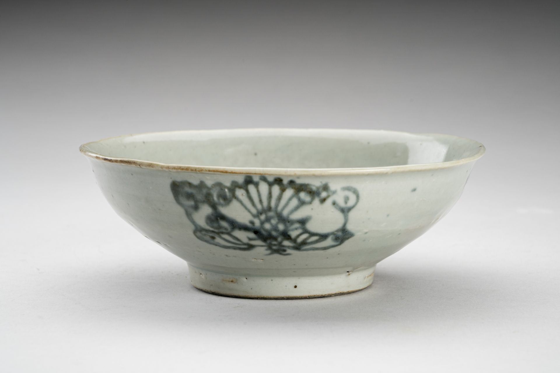 A KOREAN UNDERGLAZE BLUE PORCELAIN BOWL