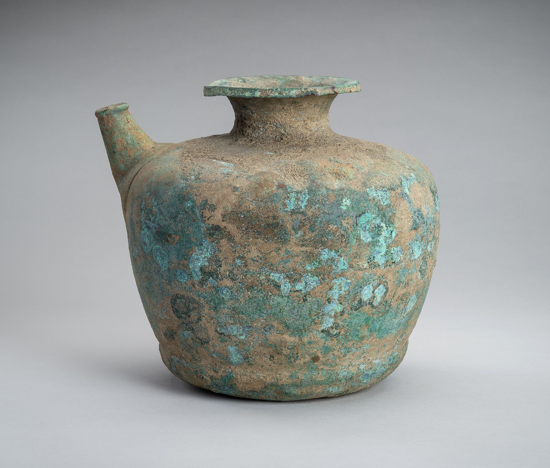 A HAN STYLE BRONZE POURING VESSEL