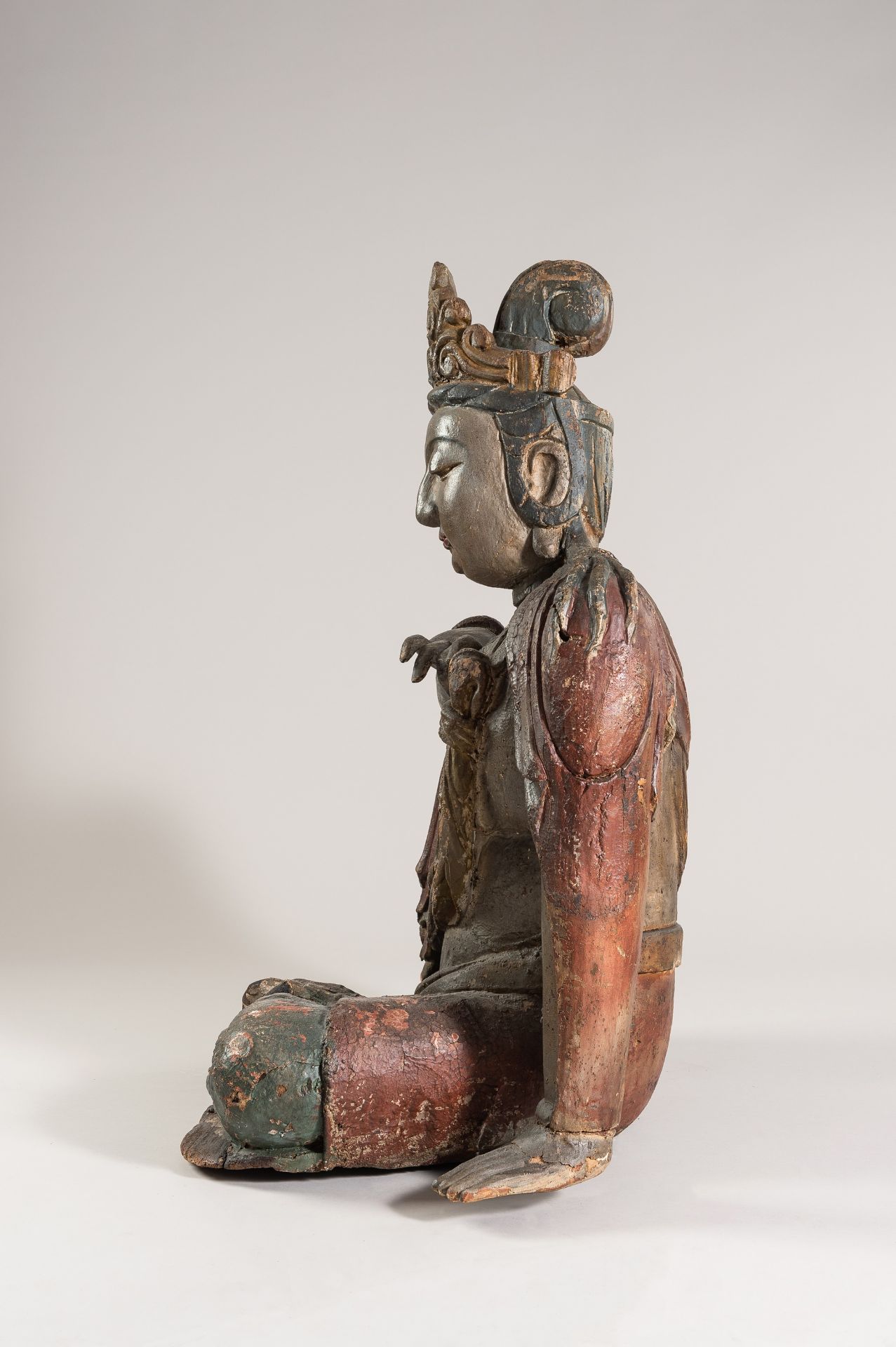 A LARGE MING STYLE SCULPTURE OF GUANYIN, 20th CENTURY - Bild 7 aus 17