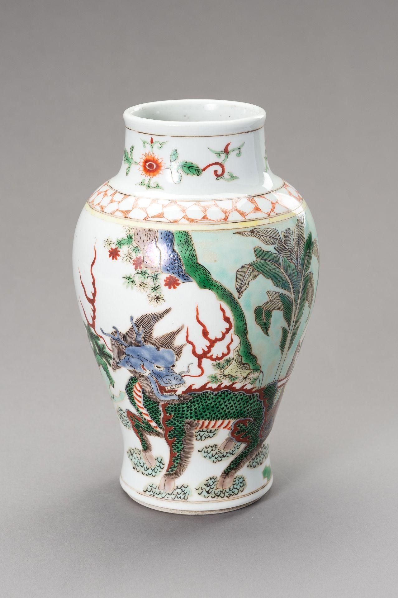 A FAMILLE VERTE 'QILIN' BALUSTER VASE, LATE QING TO REPUBLIC