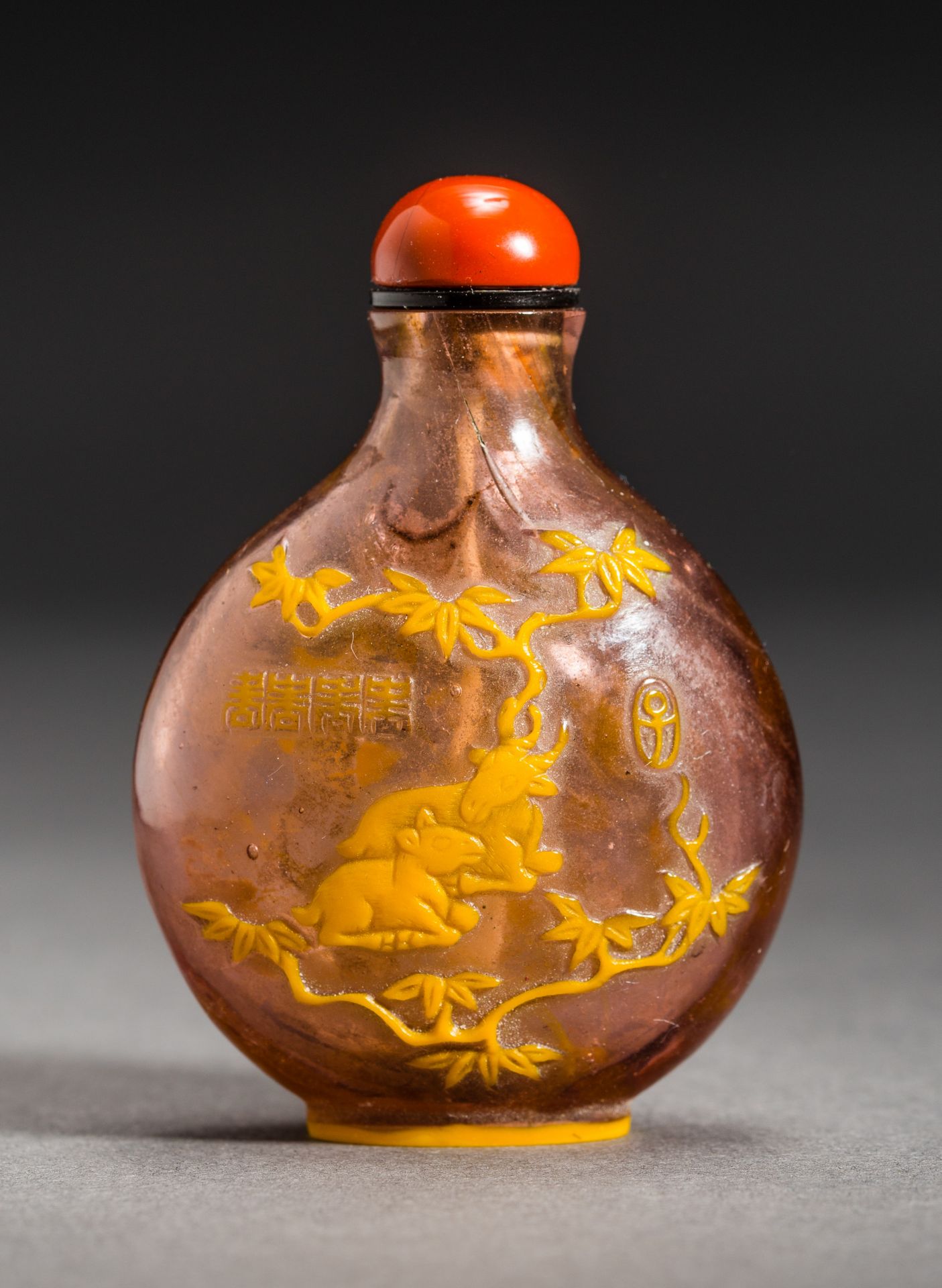 SNUFFBOTTLE WITH DEER, FISH AND CRAB