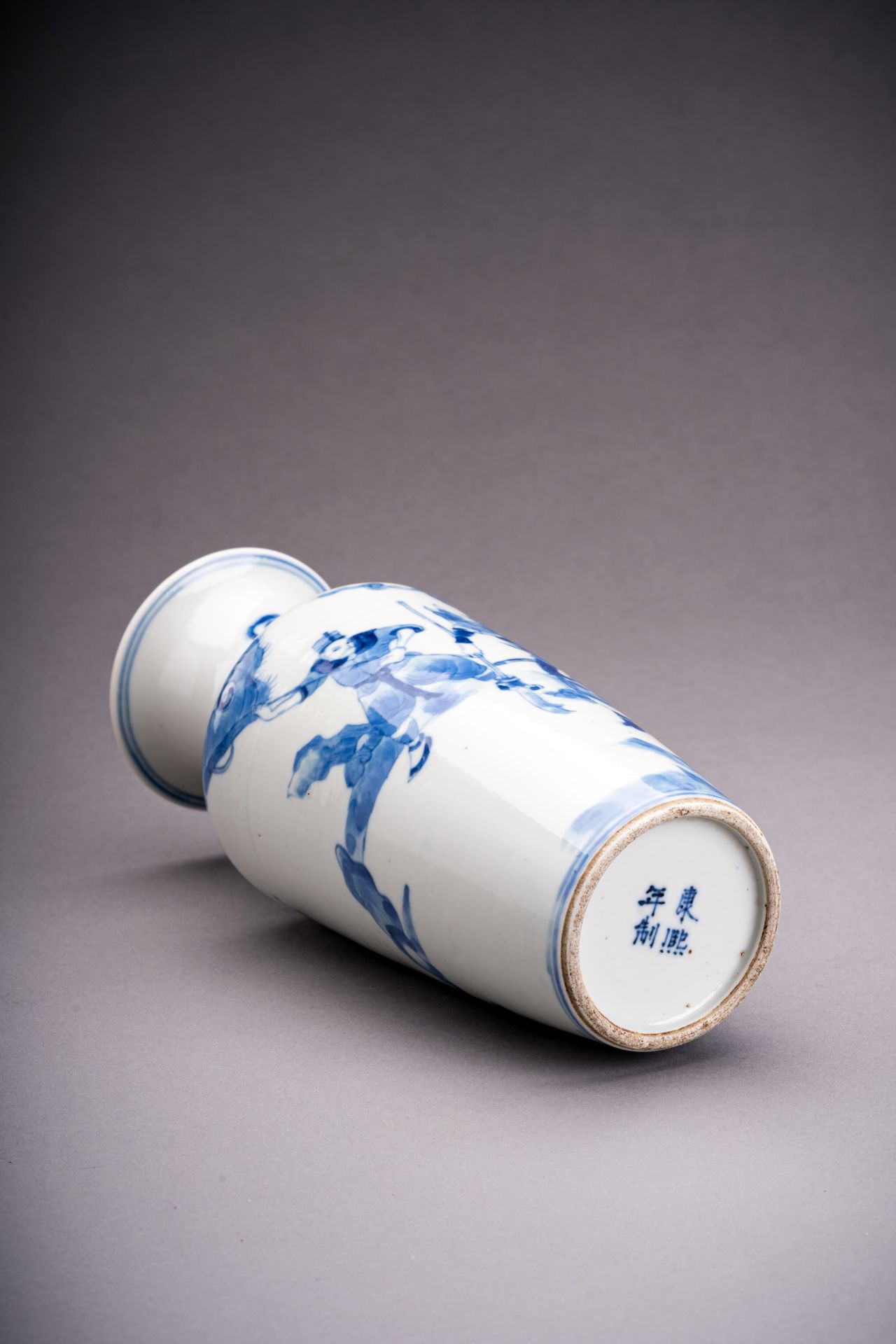 A BLUE AND WHITE PORCELAIN VASE, LATE QING DYNASTY - Bild 7 aus 8