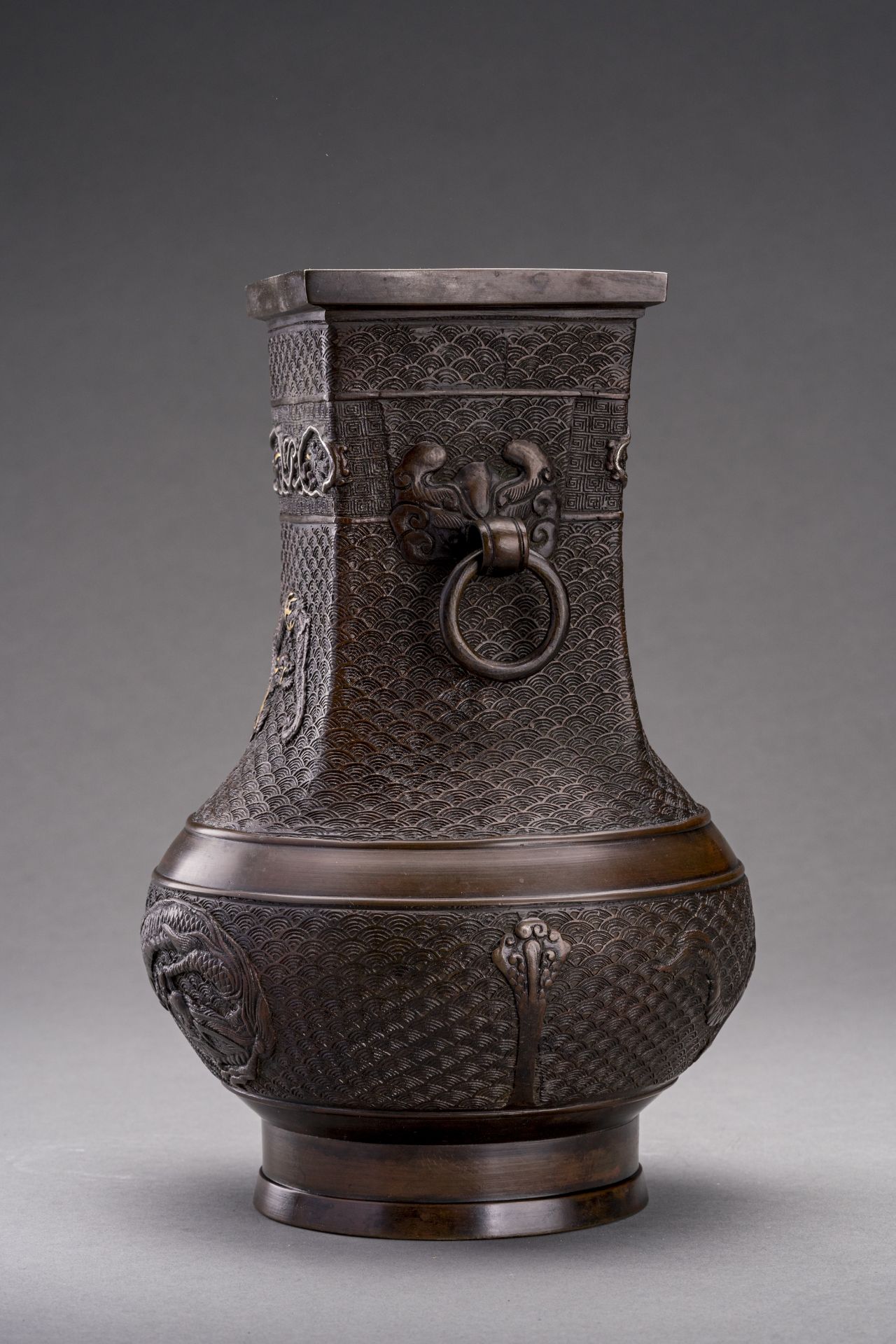 A GOLD AND SILVER INLAID BRONZE 'DRAGON' VASE, EDO - Image 6 of 9