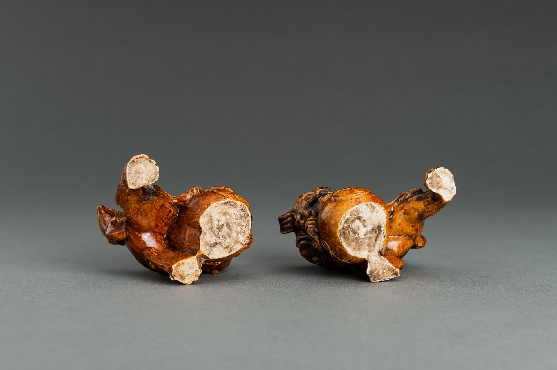 A PAIR OF AMBER GLAZED PORCELAIN SHISHI LIONS, MEIJI - Image 13 of 13