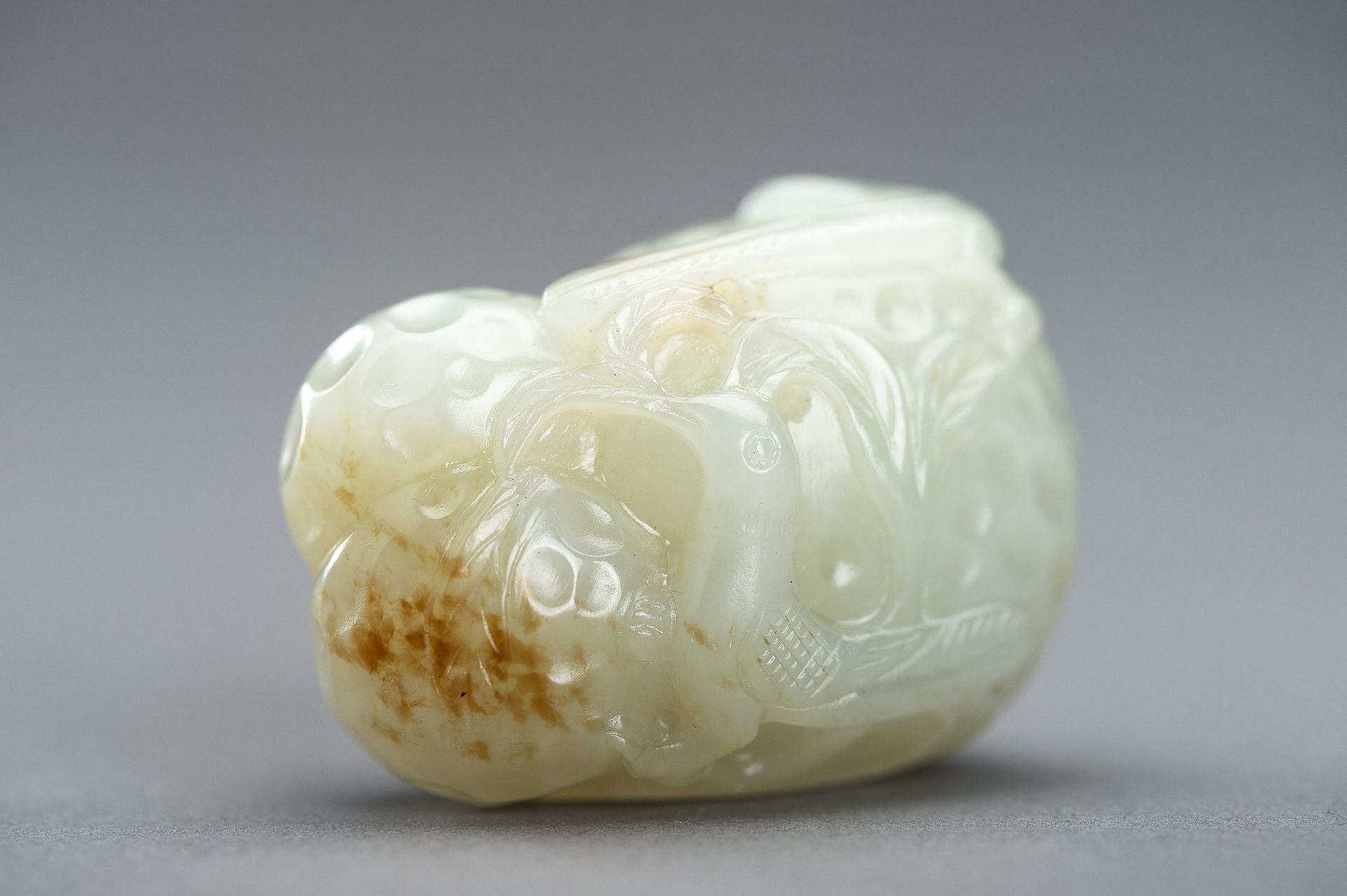 A CELADON JADE PENDANT OF A LYCHEE WITH BIRDS, 1920s - Image 2 of 9