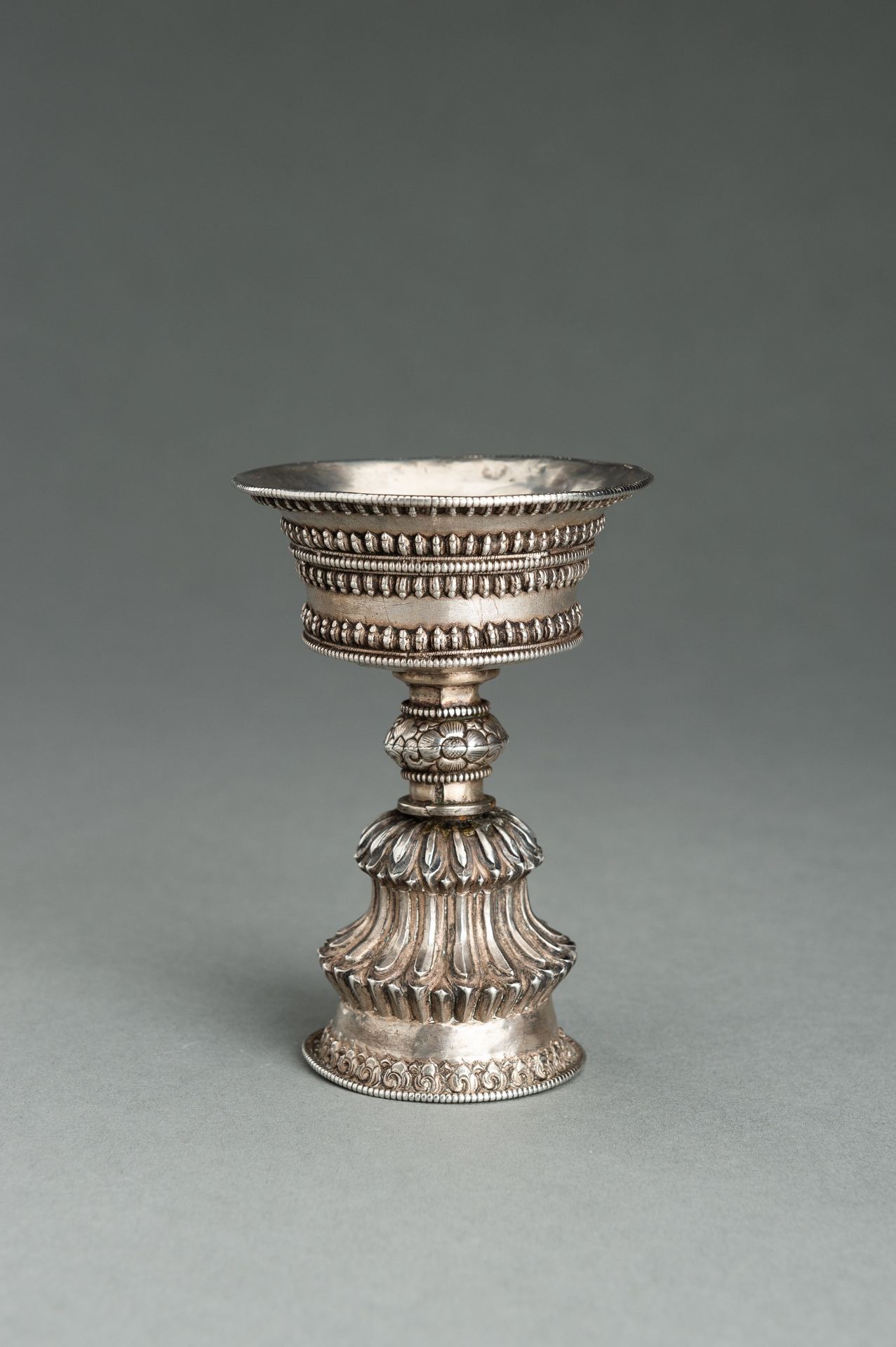 TWO TIBETAN SILVER BUTTER LAMPS, 19th CENTURY - Bild 3 aus 11