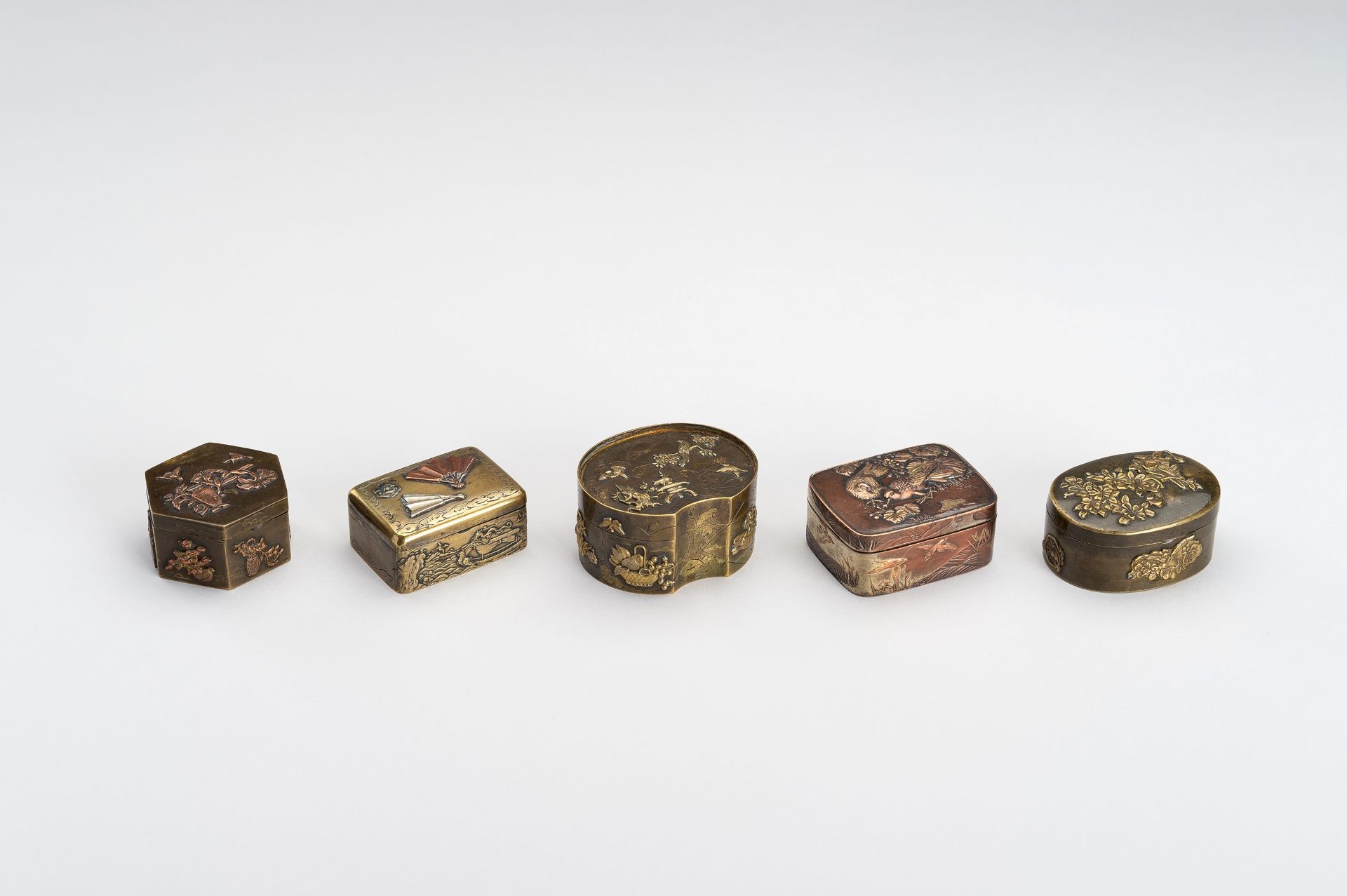 A LOT WITH FIVE SMALL METAL BOXES, MEIJI - Bild 14 aus 19