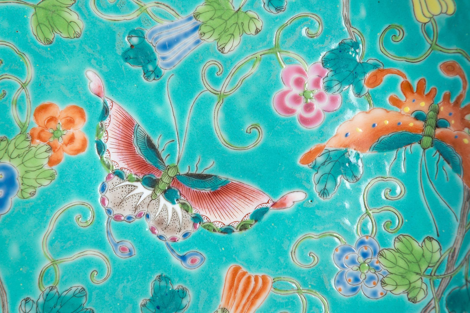 A TURQUOISE GROUND 'BUTTERFLIES' PORCELAIN DISH, GUANGXU MARK AND PERIOD - Image 4 of 9