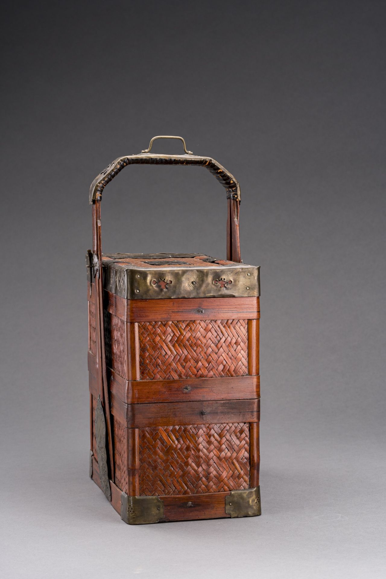 A BAMBOO PICNIC BASKET, QING DYNASTY - Image 2 of 6