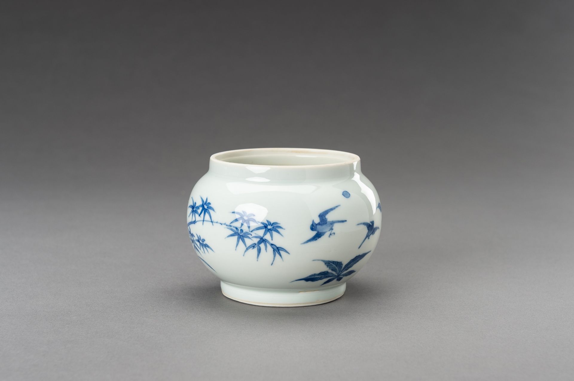 A BLUE AND WHITE 'FLOWERS AND BIRDS' PORCELAIN VASE, c. 1920s - Image 7 of 13