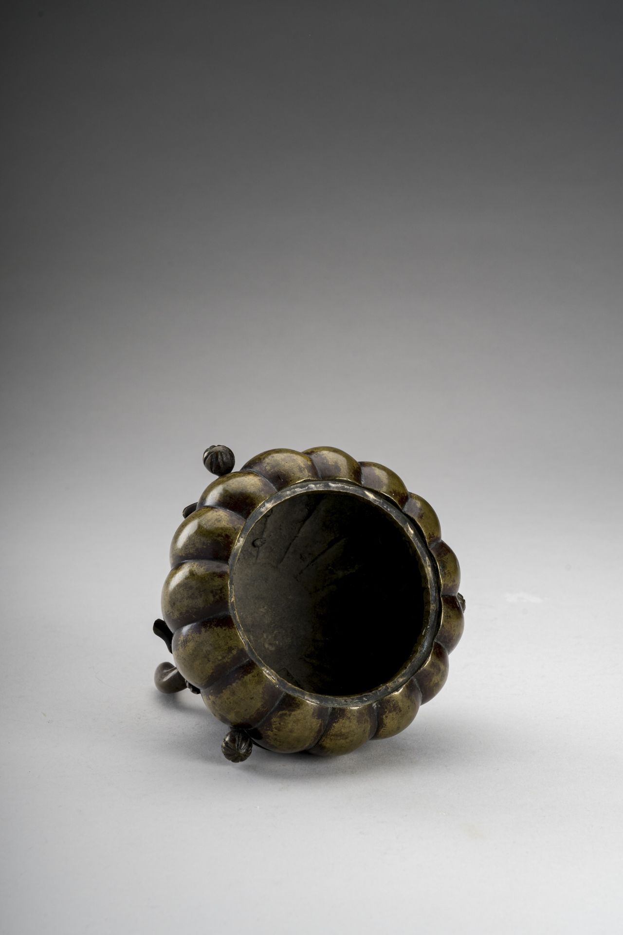 A 'MELON' BRONZE TRIPOD CENSER, MEIJI - Bild 9 aus 10