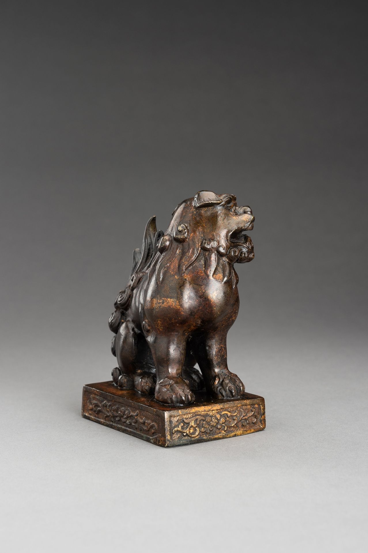 A LACQUER GILT BRONZE FIGURE OF A BUDDHIST LION, QING - Image 6 of 13