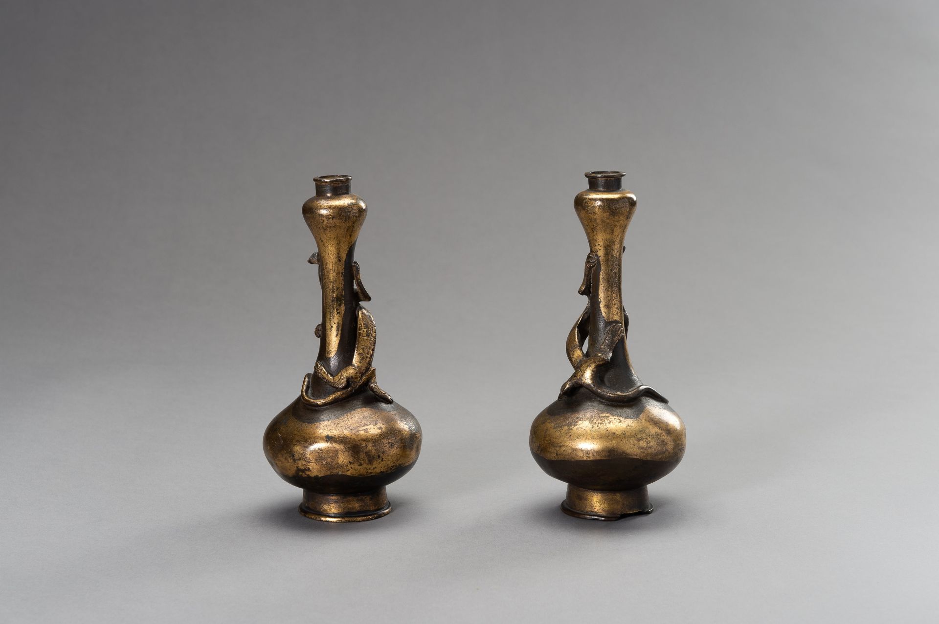 A PAIR OF PARCEL-GILT GARLIC HEAD VASES, 17TH CENTURY - Image 7 of 9