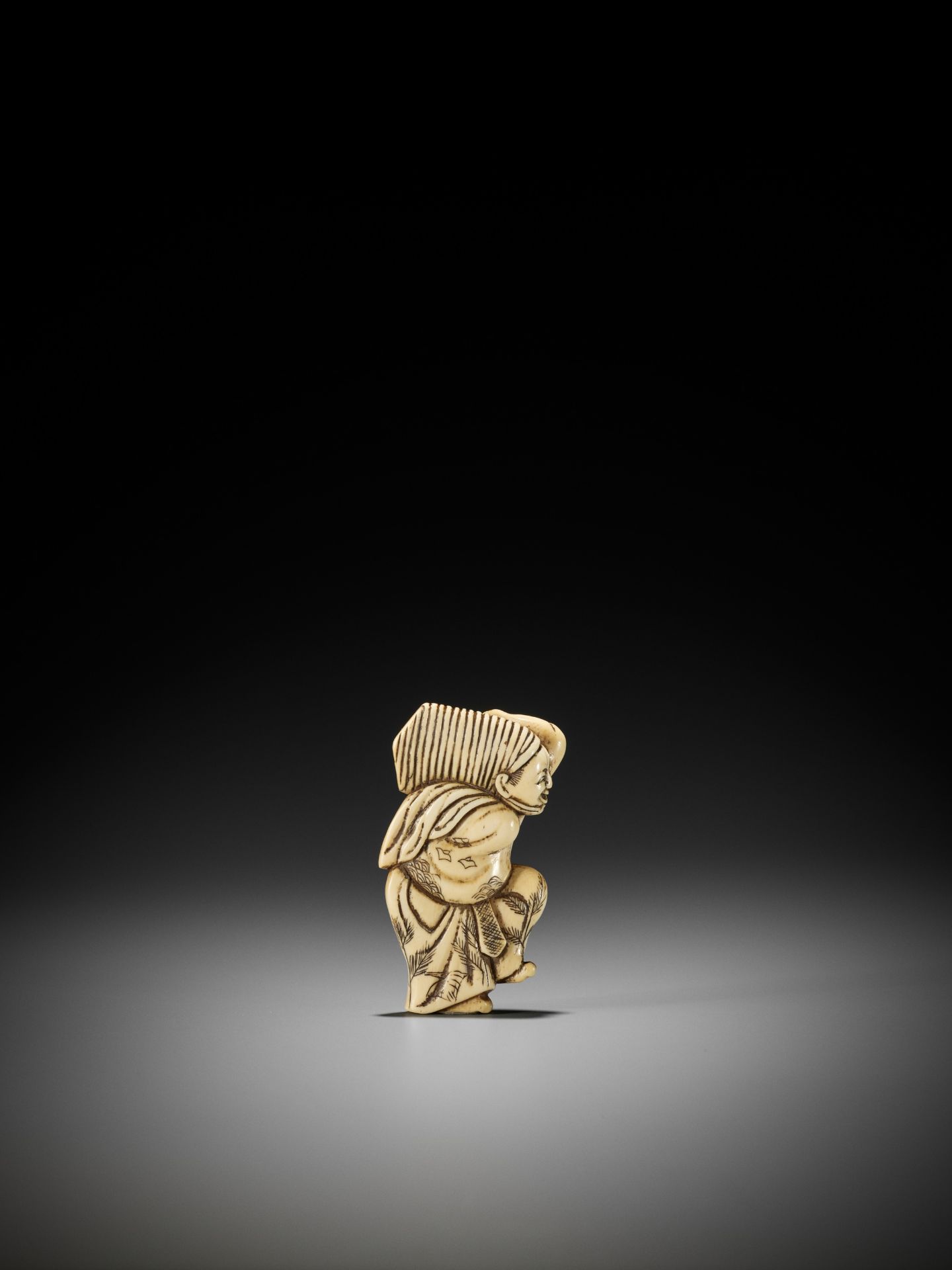 AN EARLY IVORY NETSUKE OF A SAMBASO DANCER - Image 6 of 8