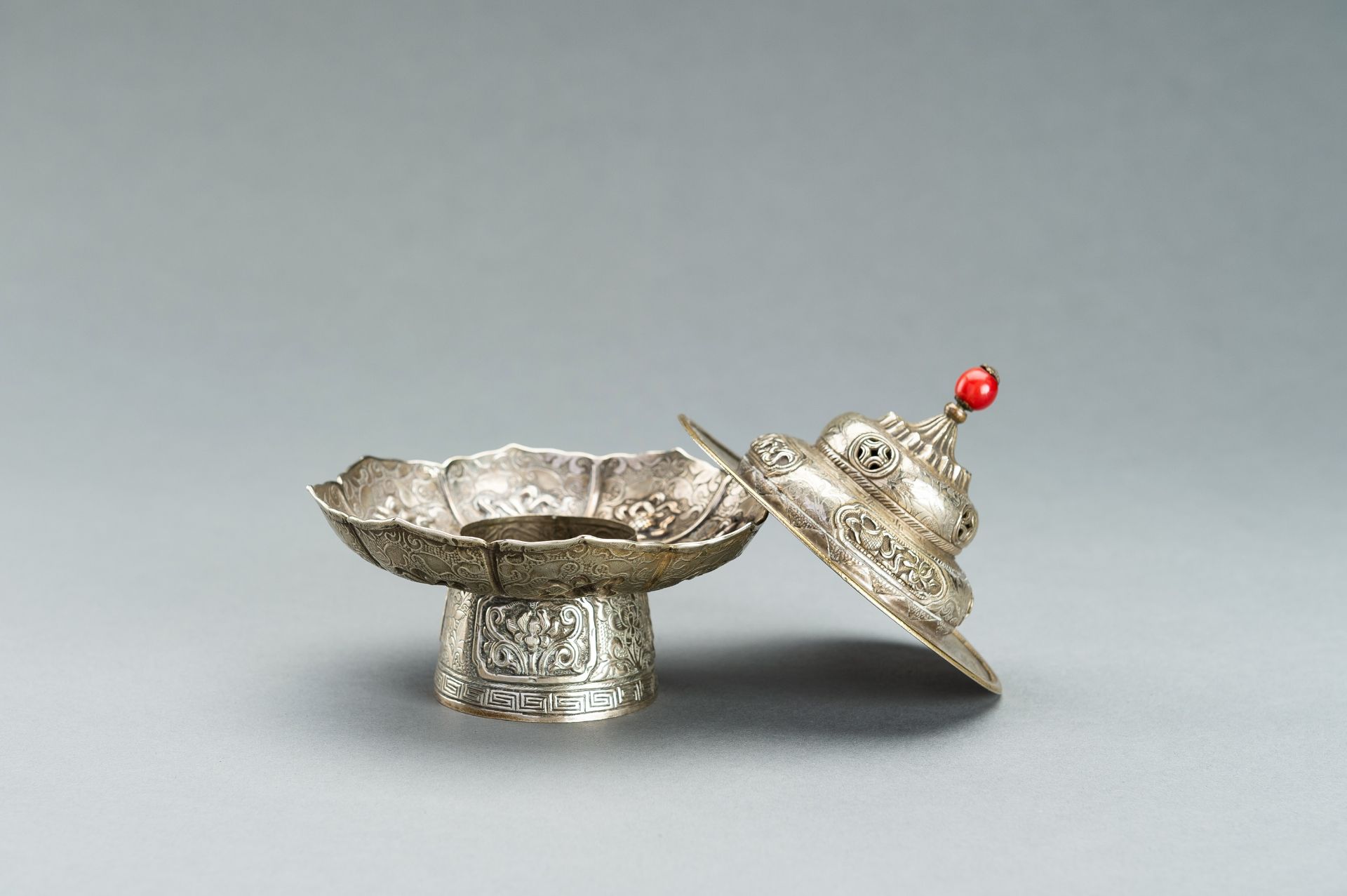 A METAL ALLOY BUTTER TEA SET, 1900s - Bild 2 aus 9