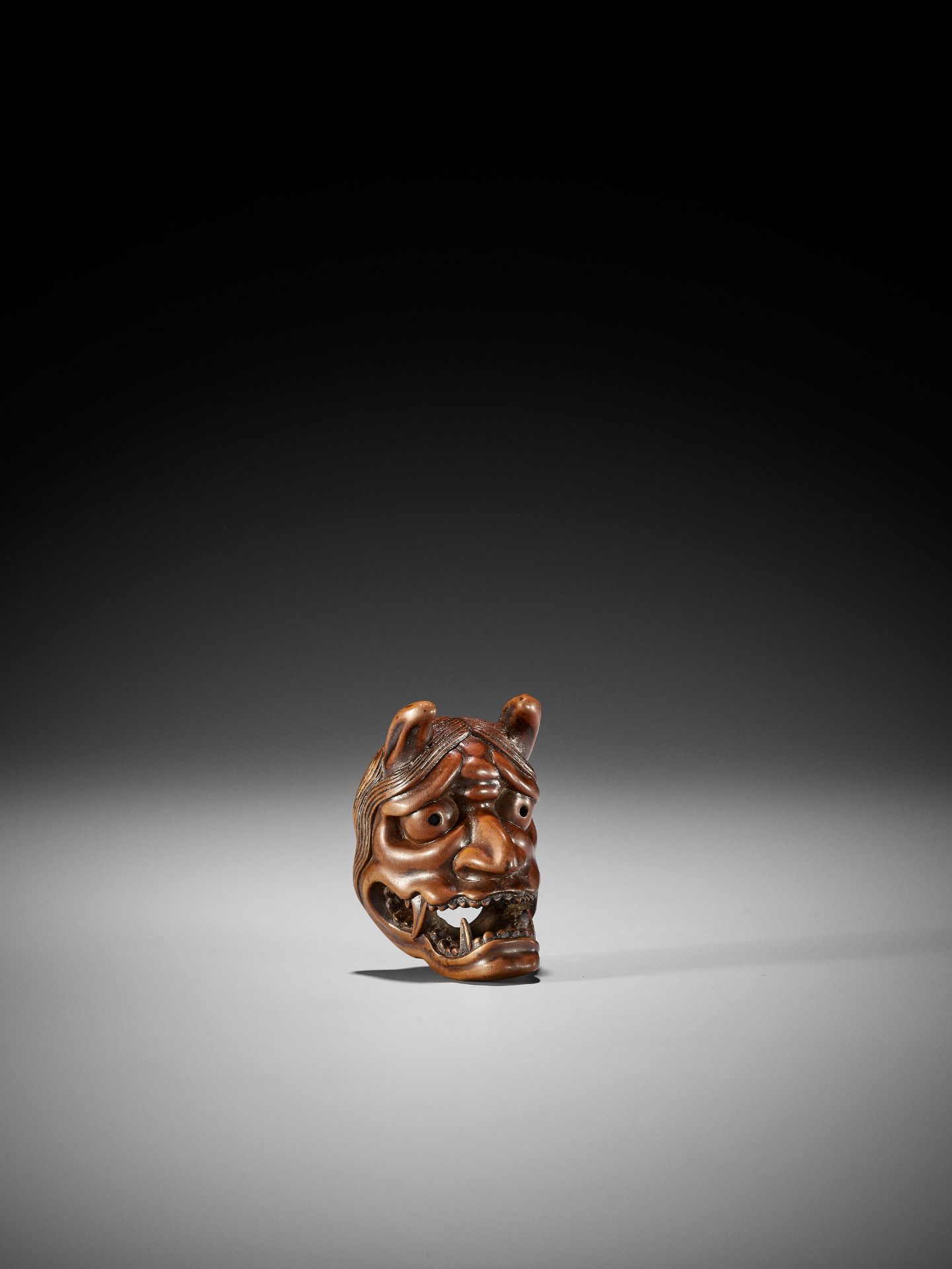 NAITO TOYOMASA: A SUPERB WOOD MASK NETSUKE DEPICTING HANNYA - Bild 2 aus 17