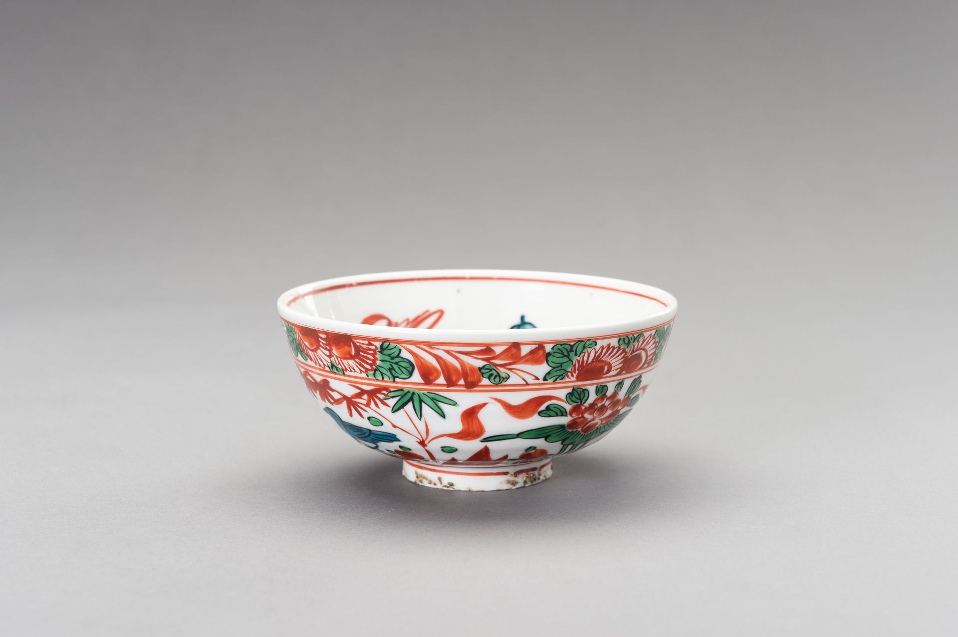 A MING-STYLE SWATOW BOWL, QING DYNASTY - Image 6 of 11