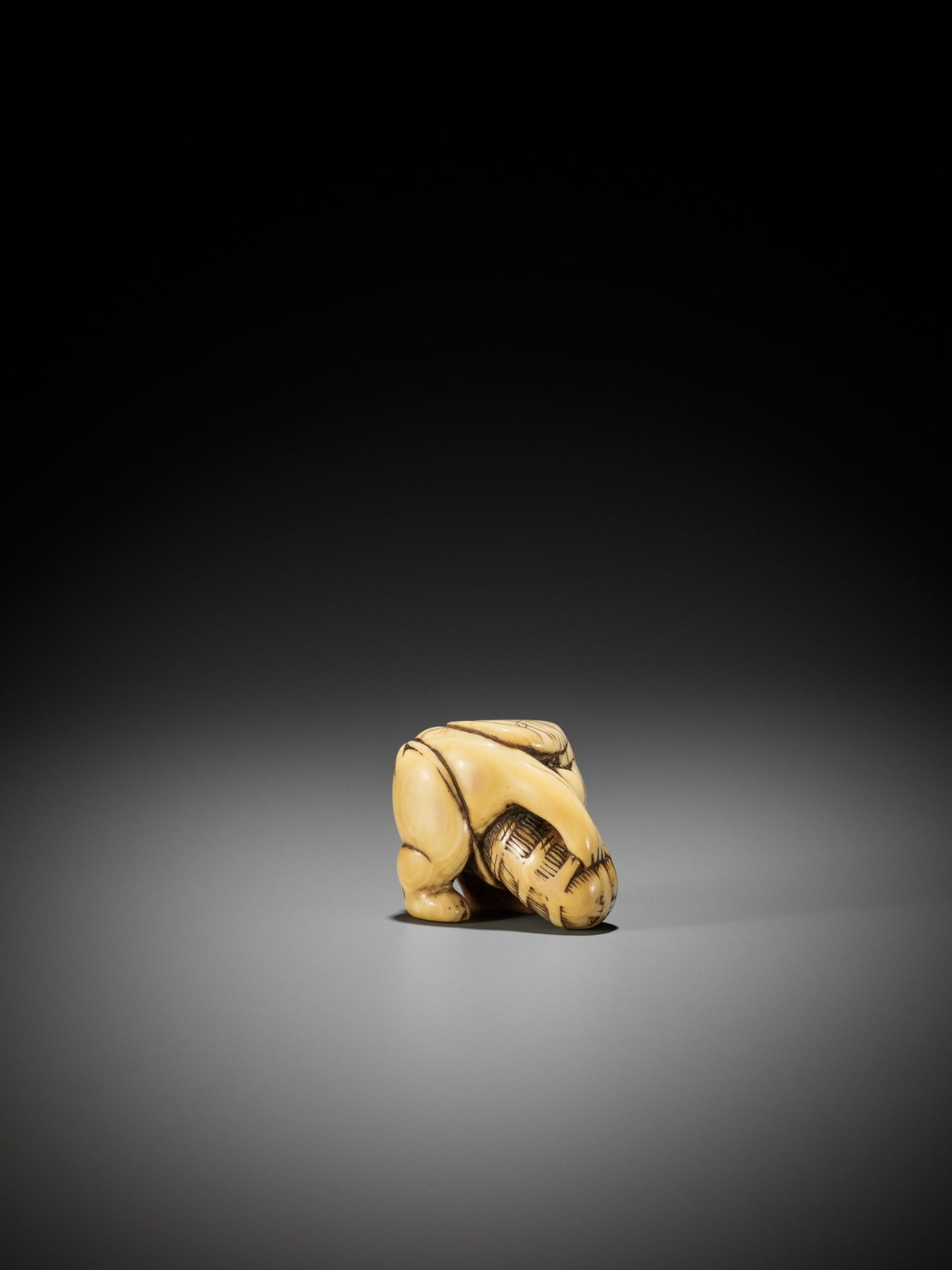 AN IVORY SHUNGA NETSUKE OF DAIKOKU WITH RICE BALE - Image 2 of 12