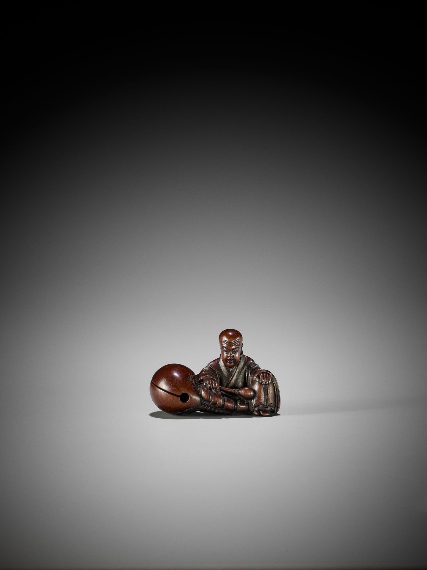 SHURAKU: A FINE WOOD NETSUKE OF A MONK WITH MOKUGYO - Image 3 of 10